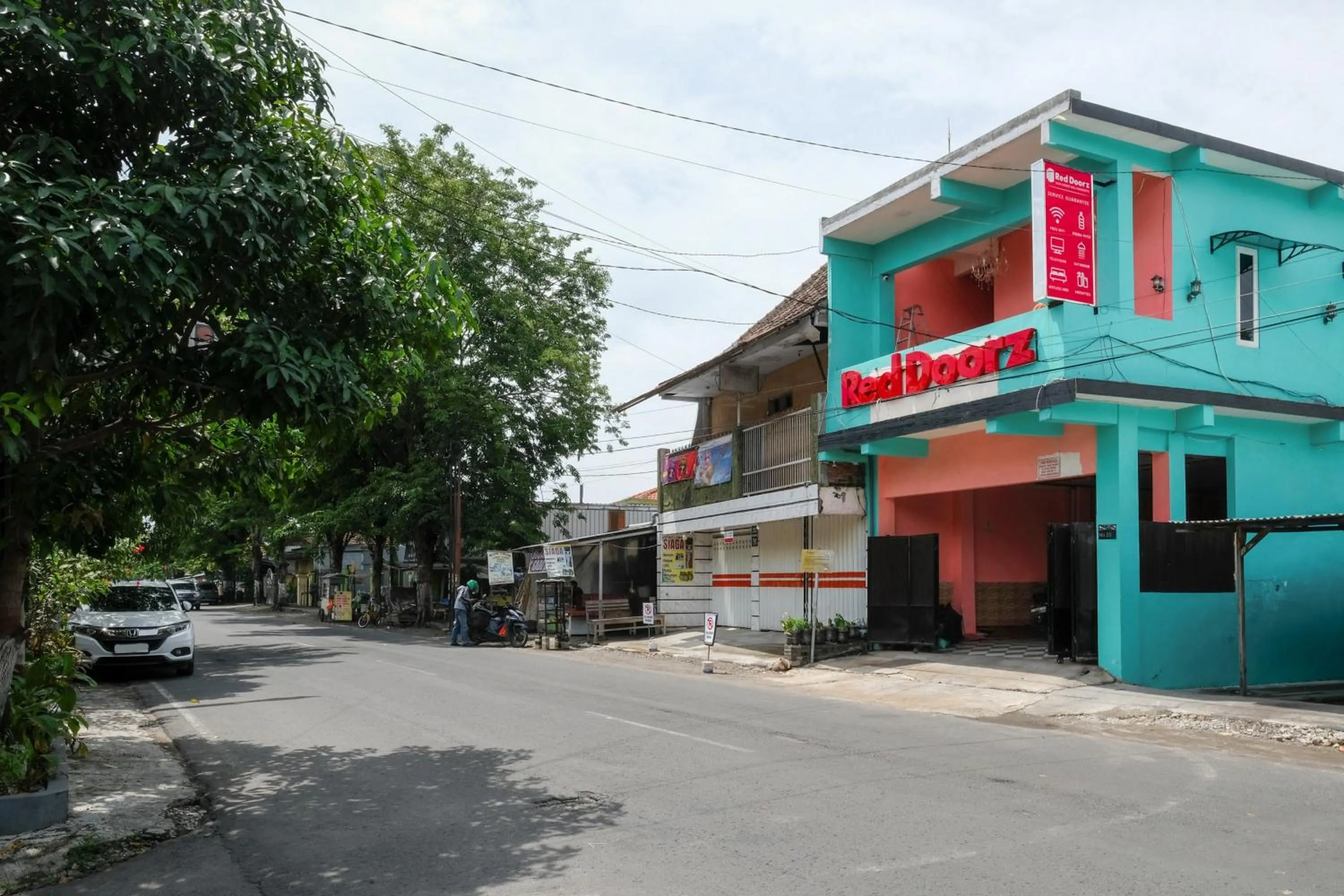 Facade/entrance in RedDoorz near Sunrise Mall Mojokerto