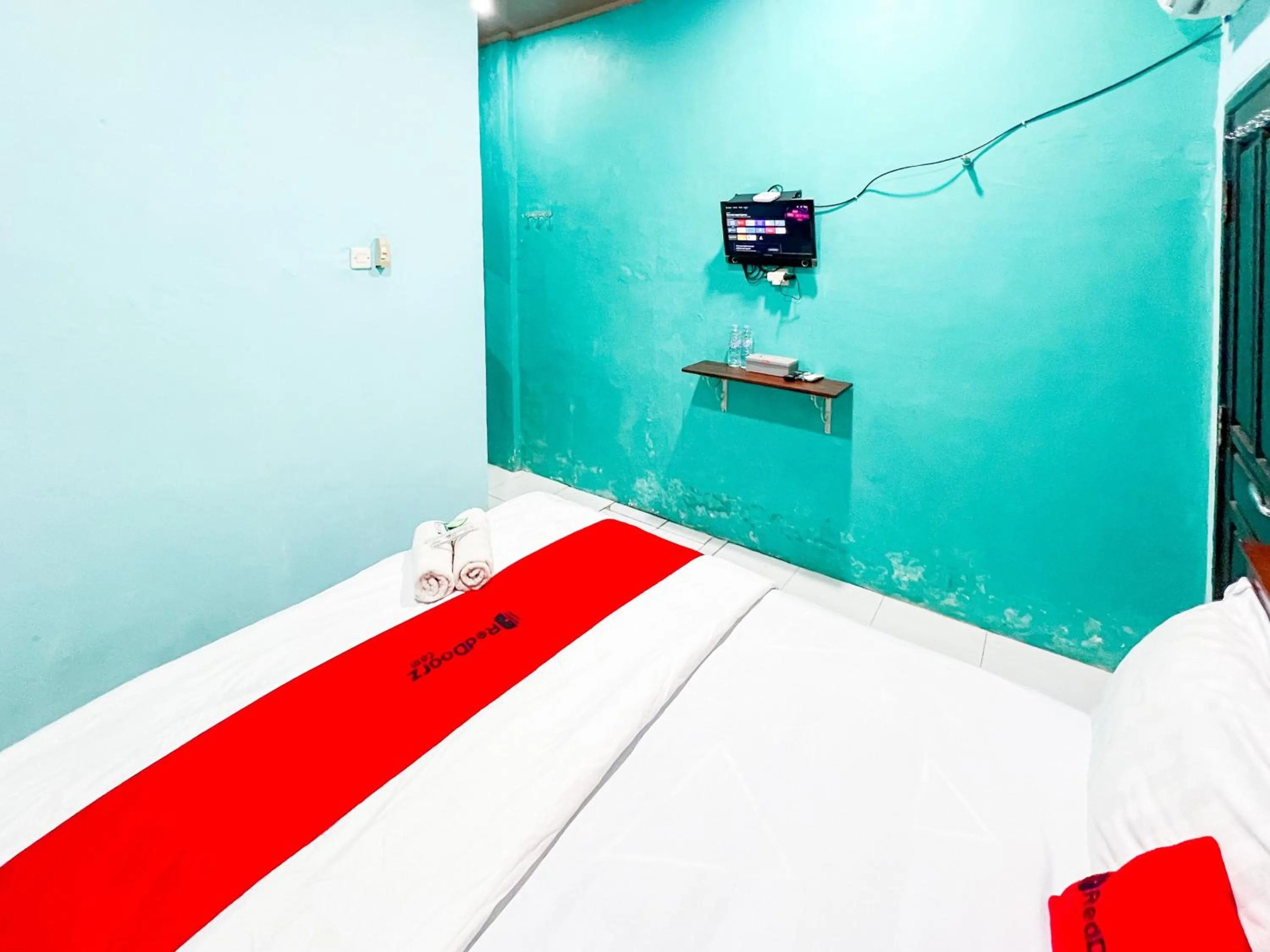 Bedroom, Bed in RedDoorz near Sunrise Mall Mojokerto