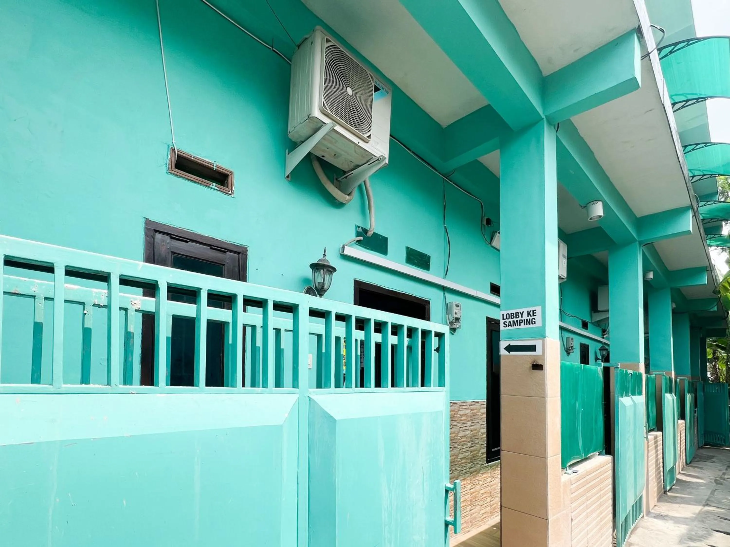 Property building in RedDoorz near Sunrise Mall Mojokerto