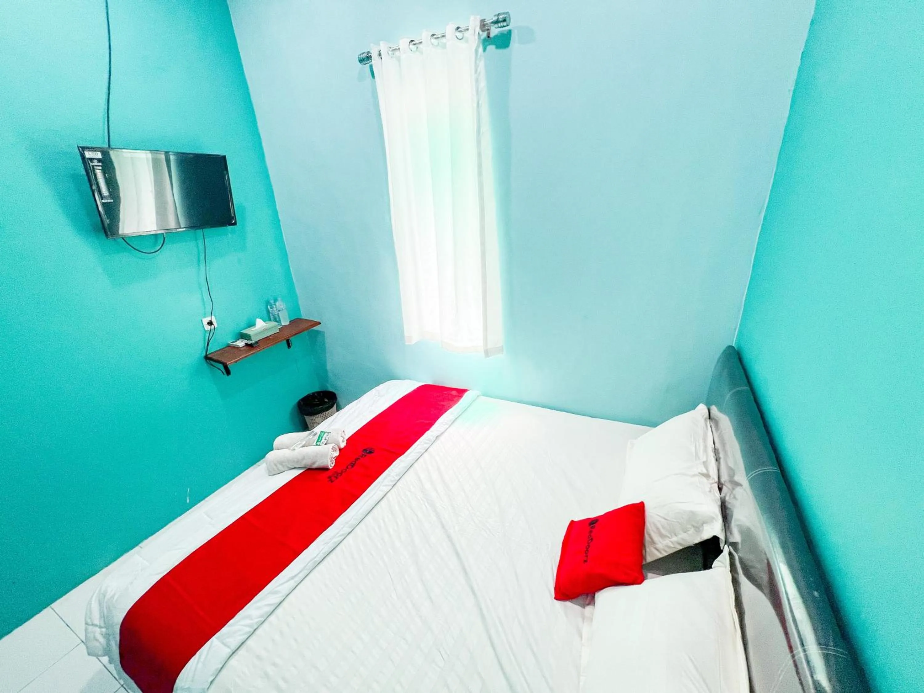 Bedroom, Bed in RedDoorz near Sunrise Mall Mojokerto