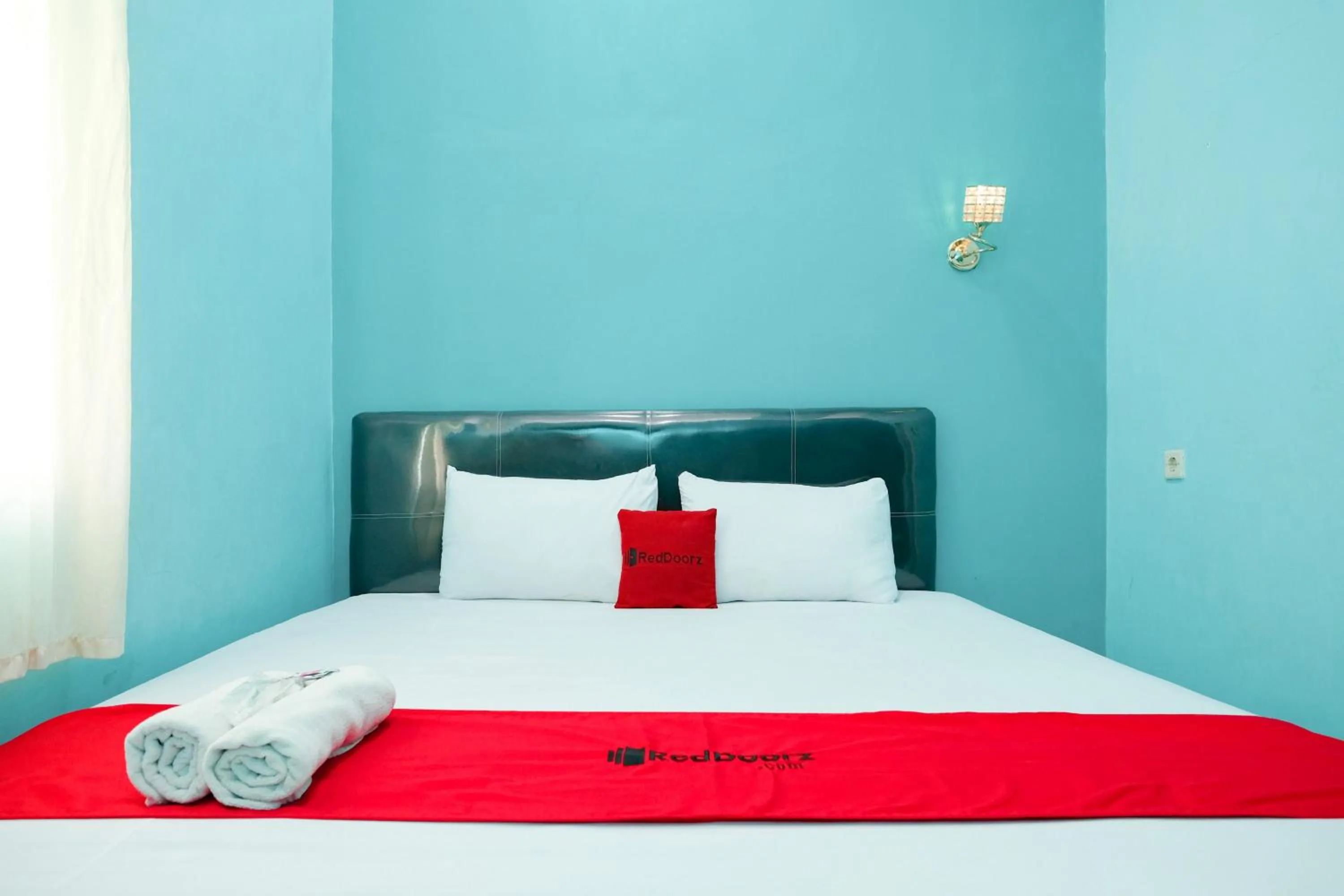 Bedroom, Bed in RedDoorz near Sunrise Mall Mojokerto