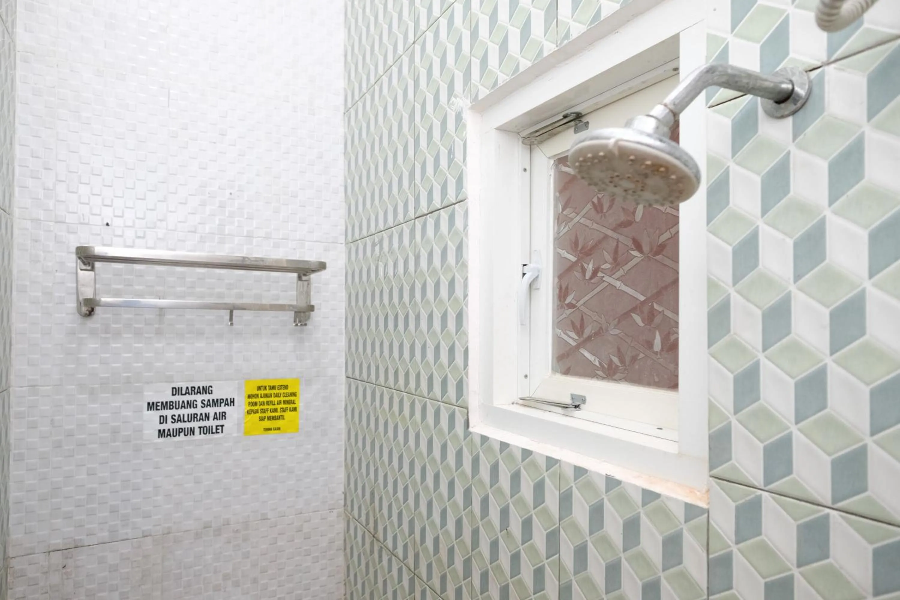 Bathroom in RedDoorz near Sunrise Mall Mojokerto