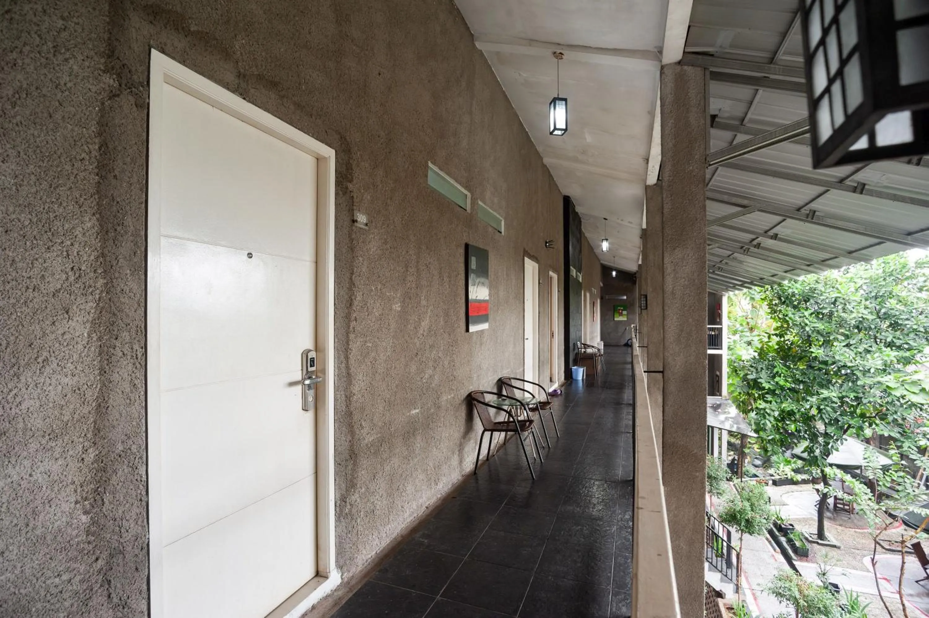Balcony/Terrace in Safwah Bintaro Syariah Mitra RedDoorz
