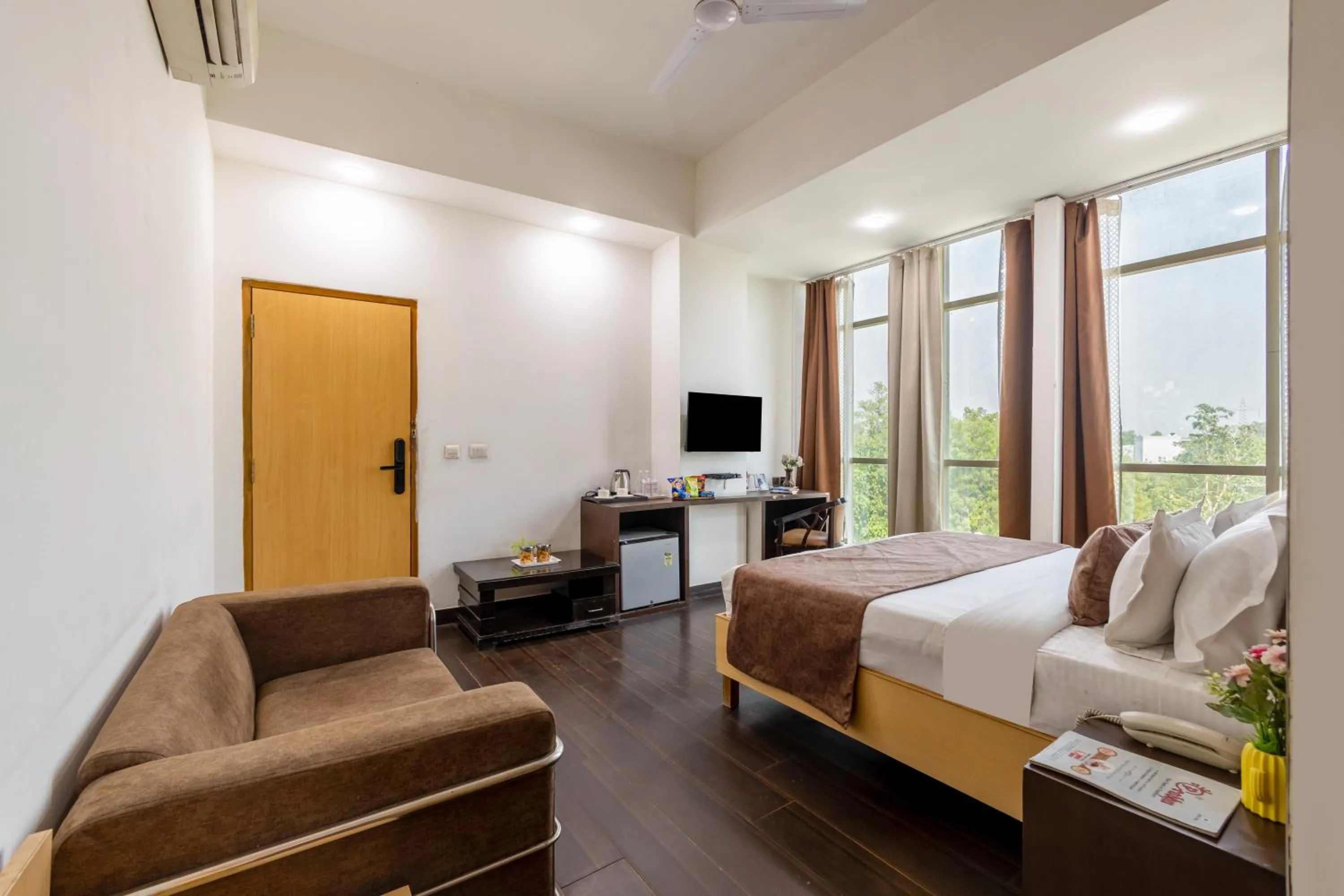 Hotel Tashree Near T3 - Free Airport Drop