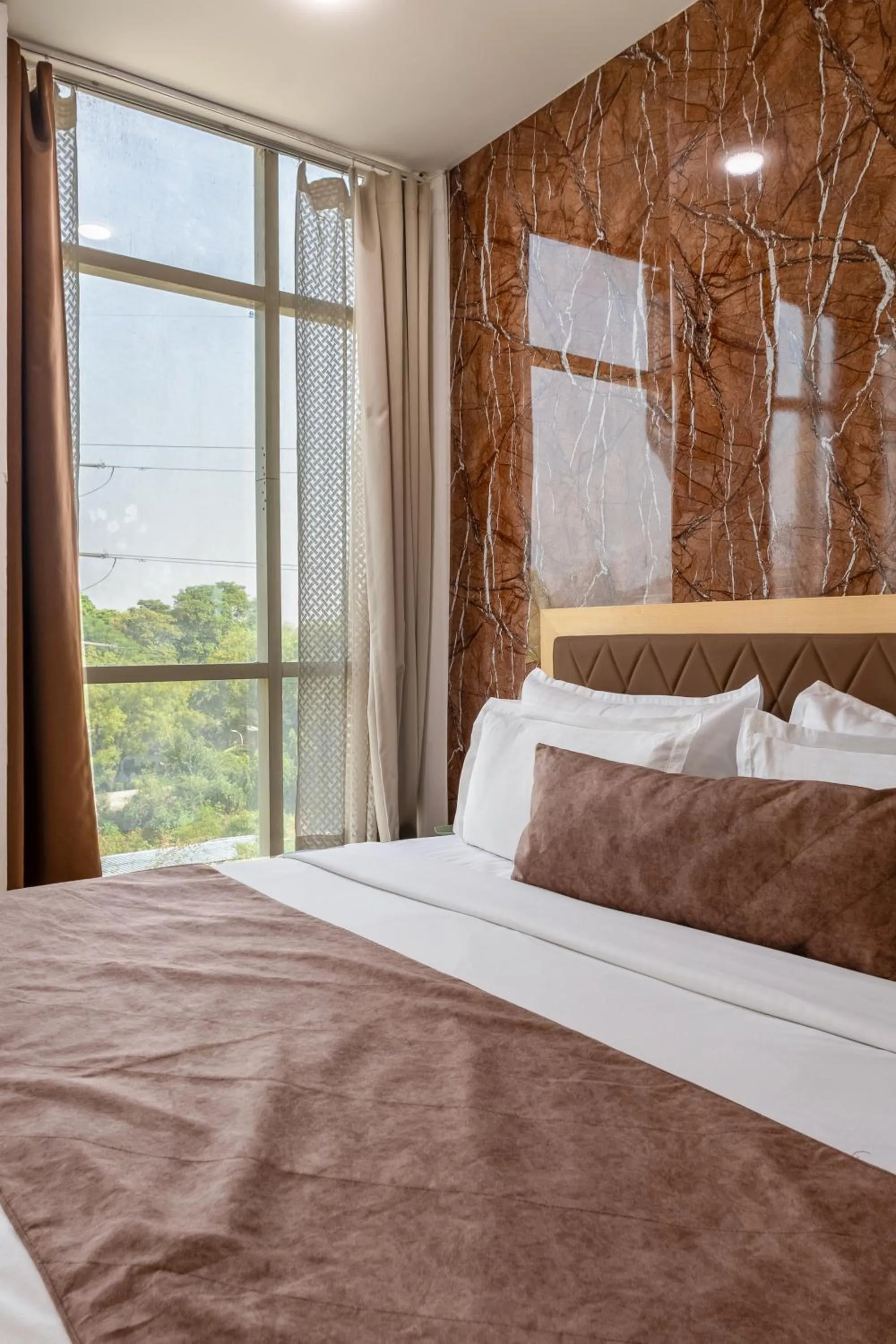 Bed in Hotel Tashree Near T3 - Free Airport Drop