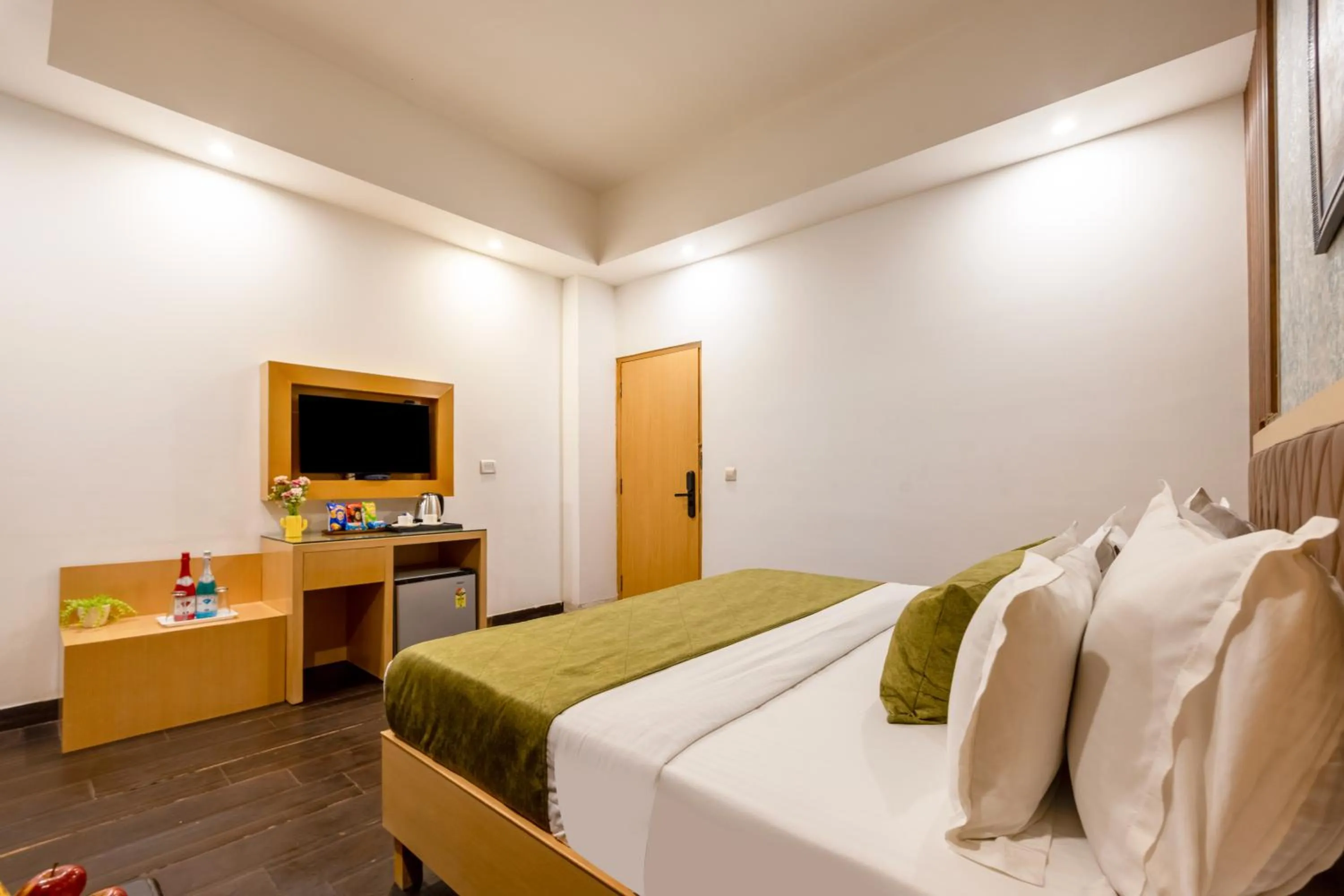 Bed in Hotel Tashree Near T3 - Free Airport Drop