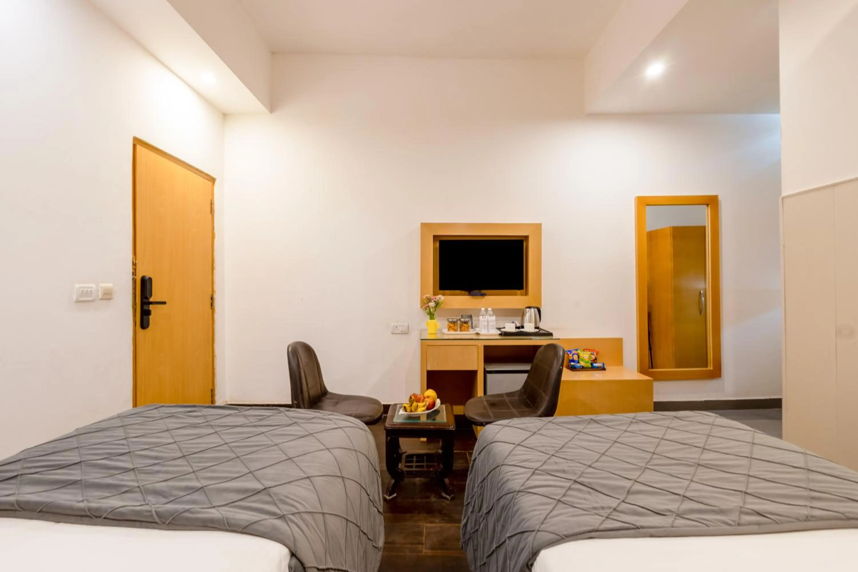 Bed in Hotel Tashree Near T3 - Free Airport Drop