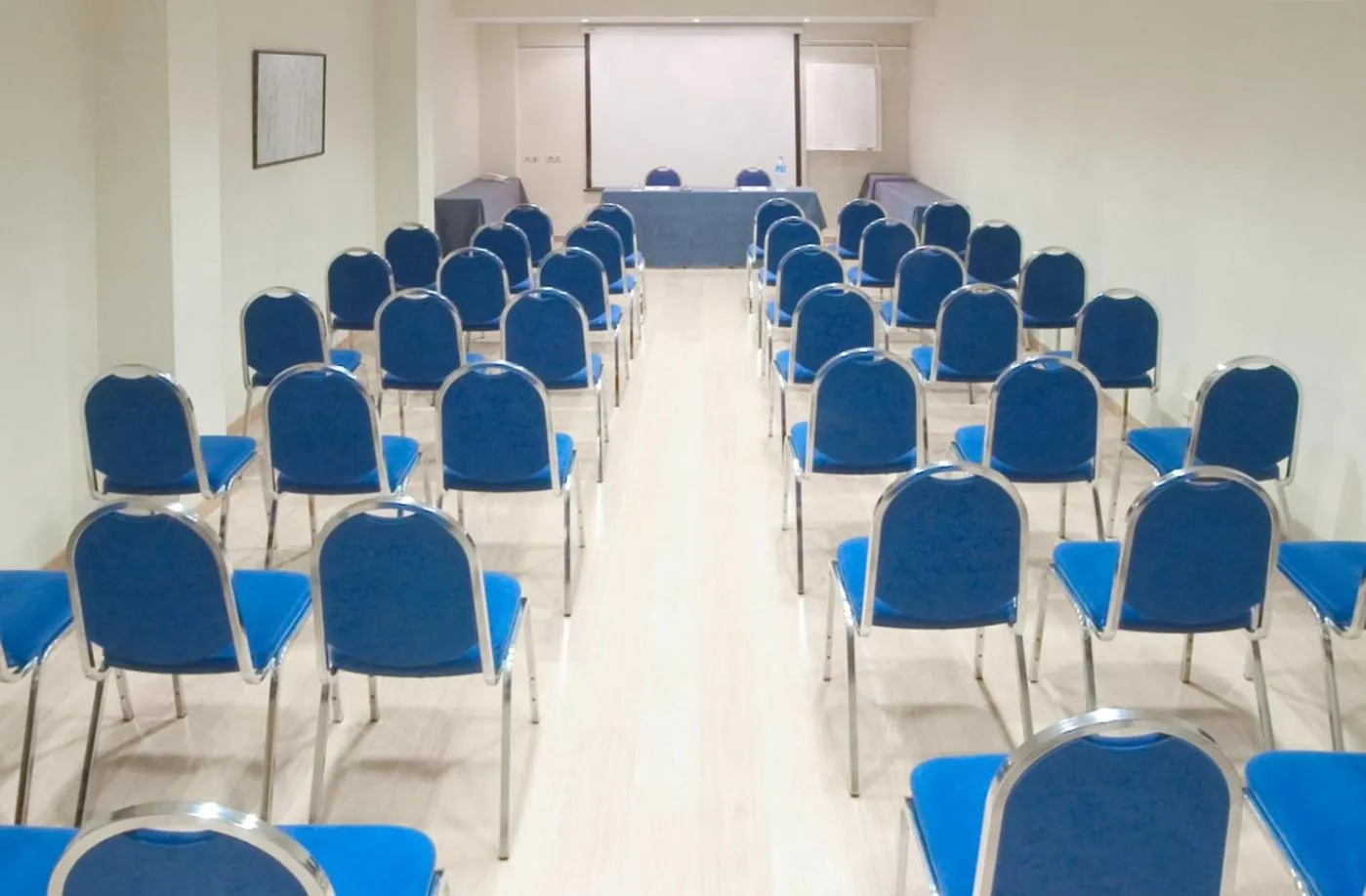 Business facilities in Infanta Mercedes