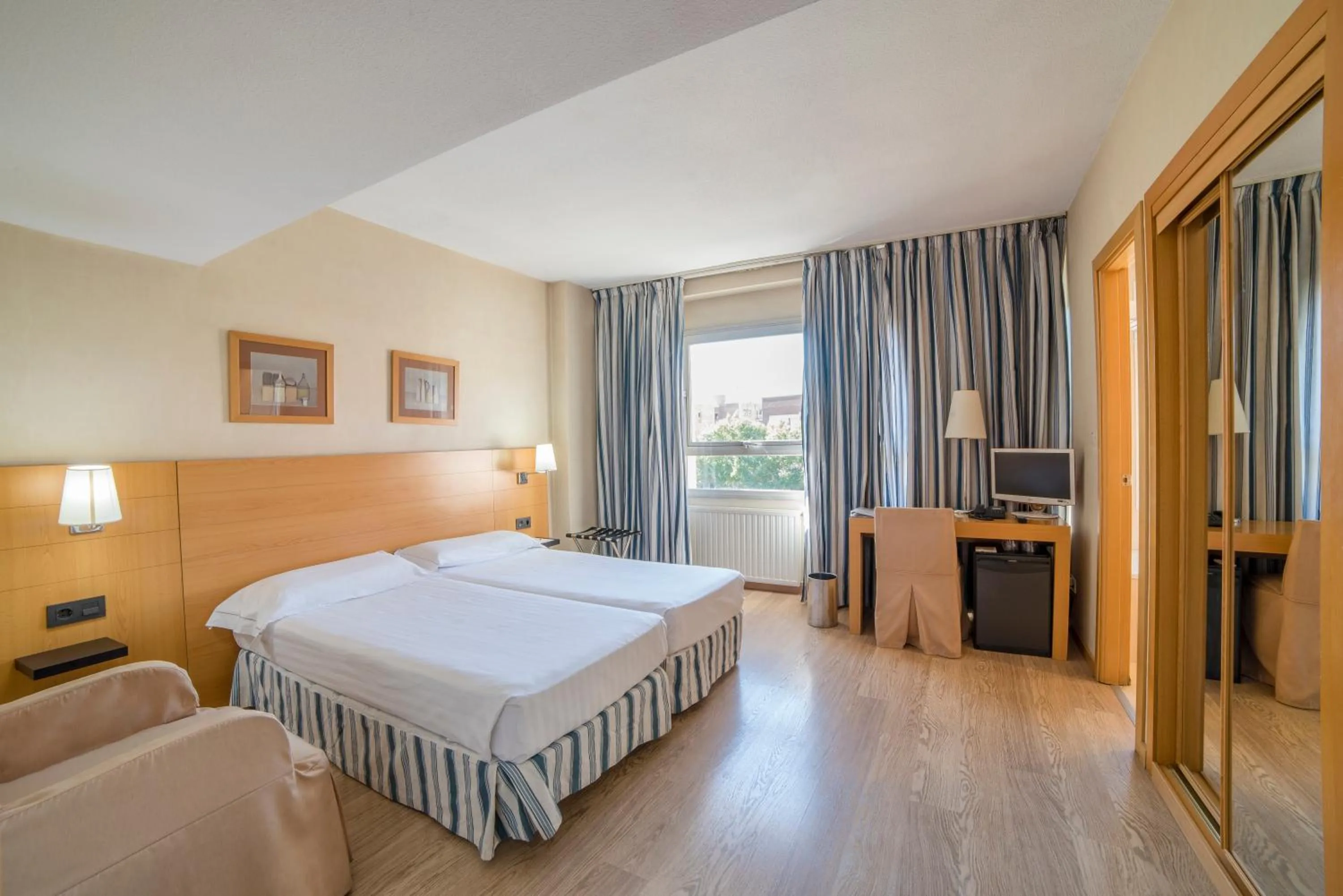 Photo of the whole room, Bed in Infanta Mercedes