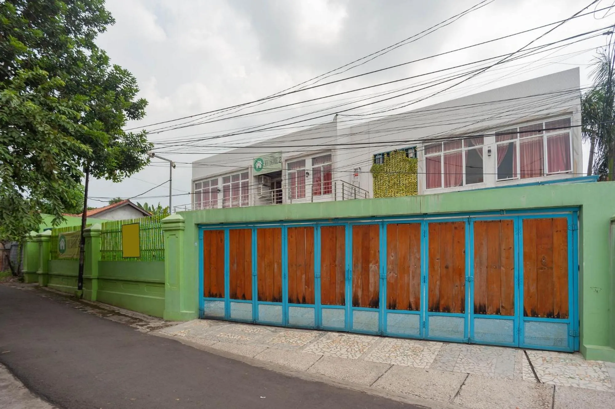 Property building in Urbanview My Home Ciracas by RedDoorz