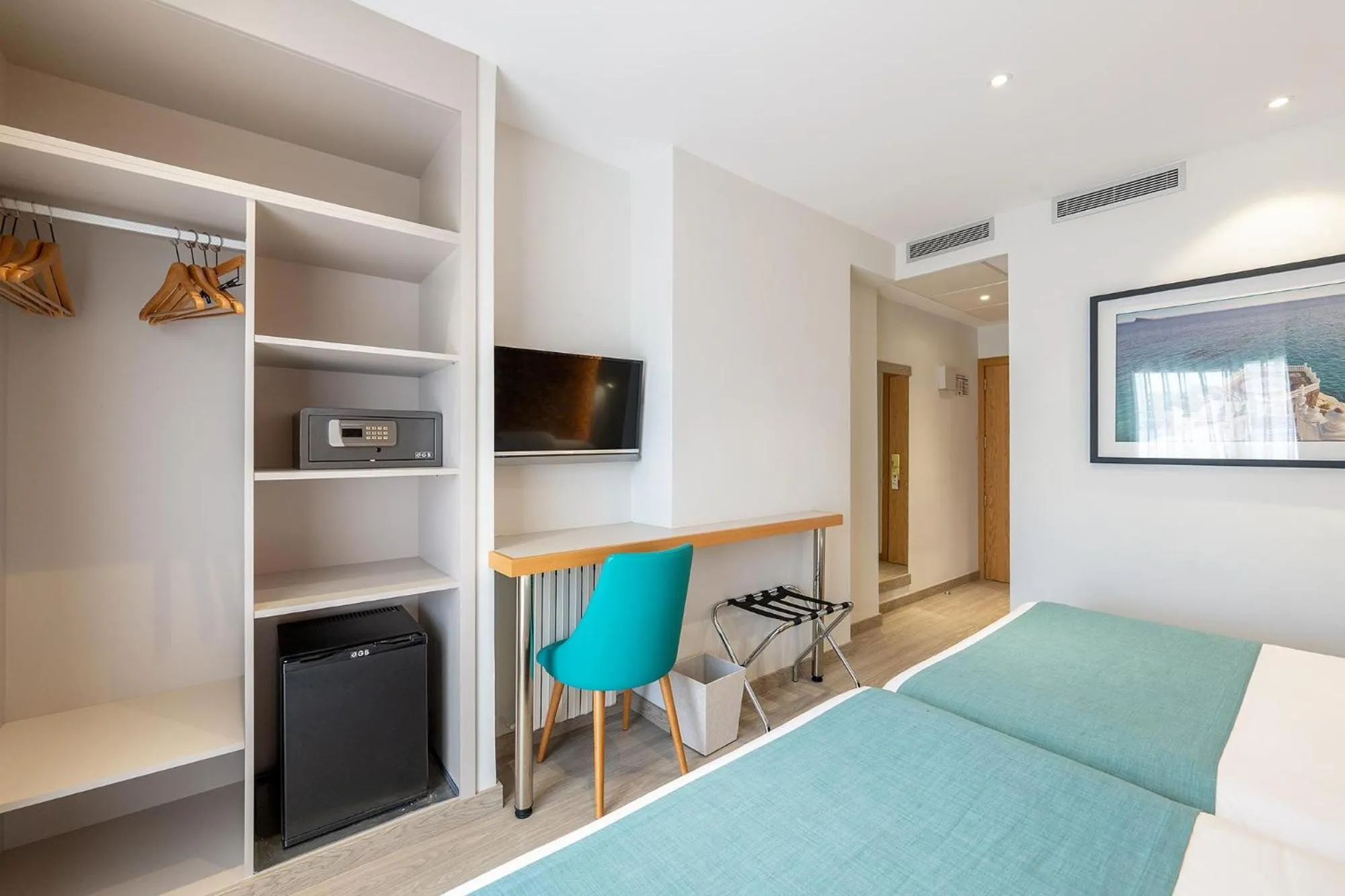 Photo of the whole room, Bed in Poseidon Resort