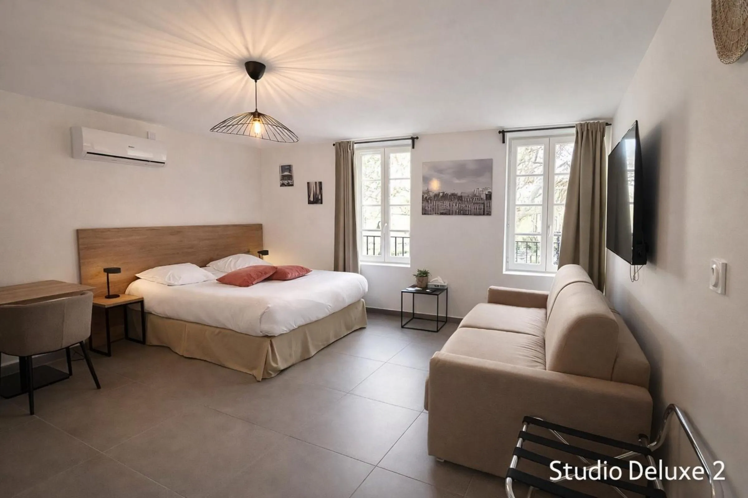 Bedroom, Bed in SOUS LES PLATANES