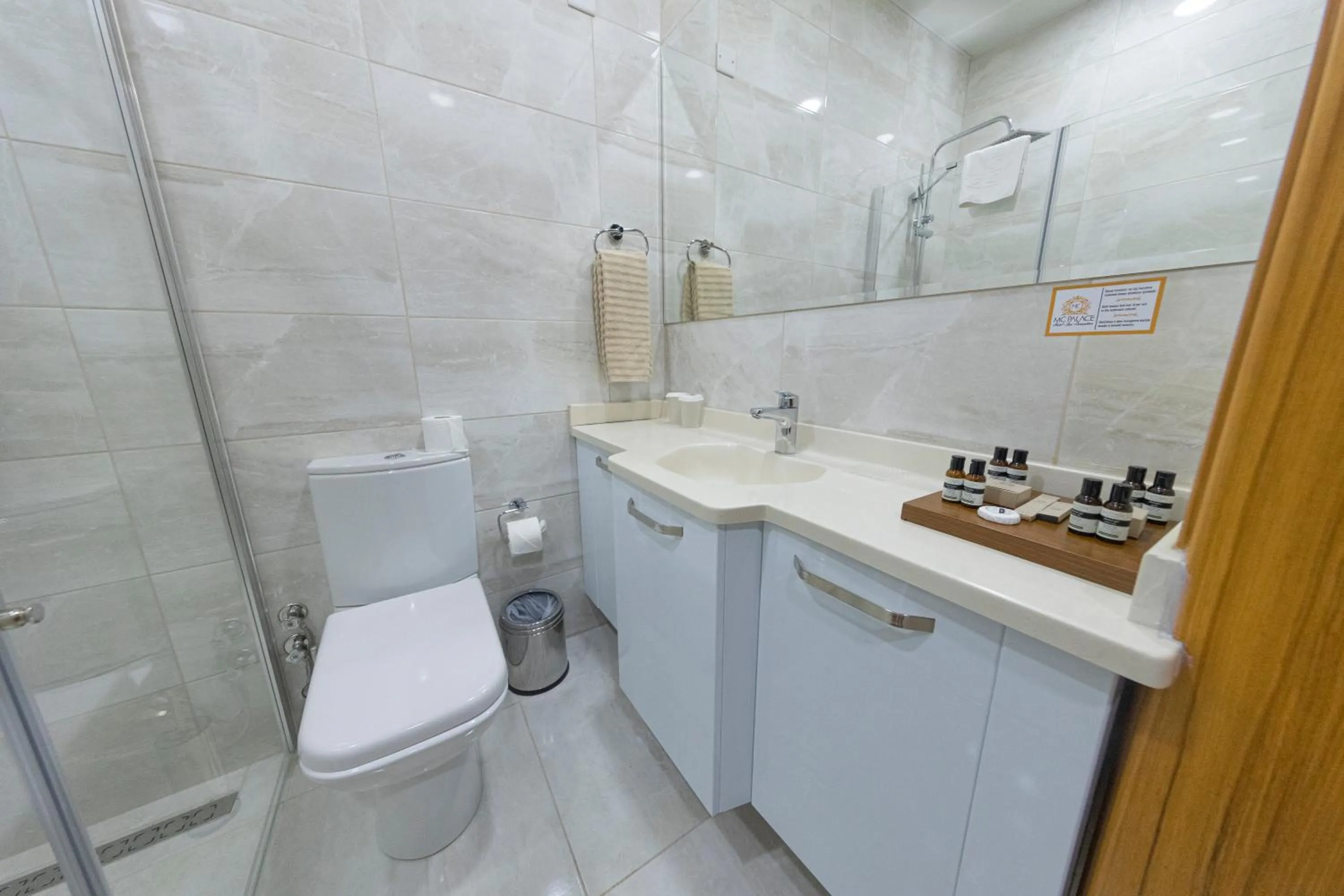 Shower in Mc Palace Hotel Spa & Convention