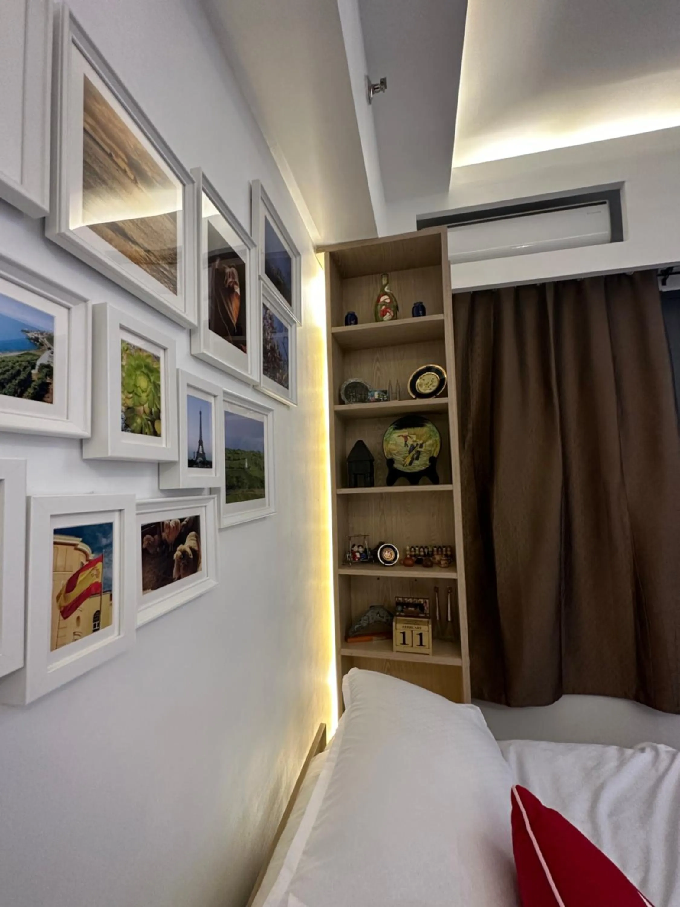 Bed in Homey Condo by the Bay