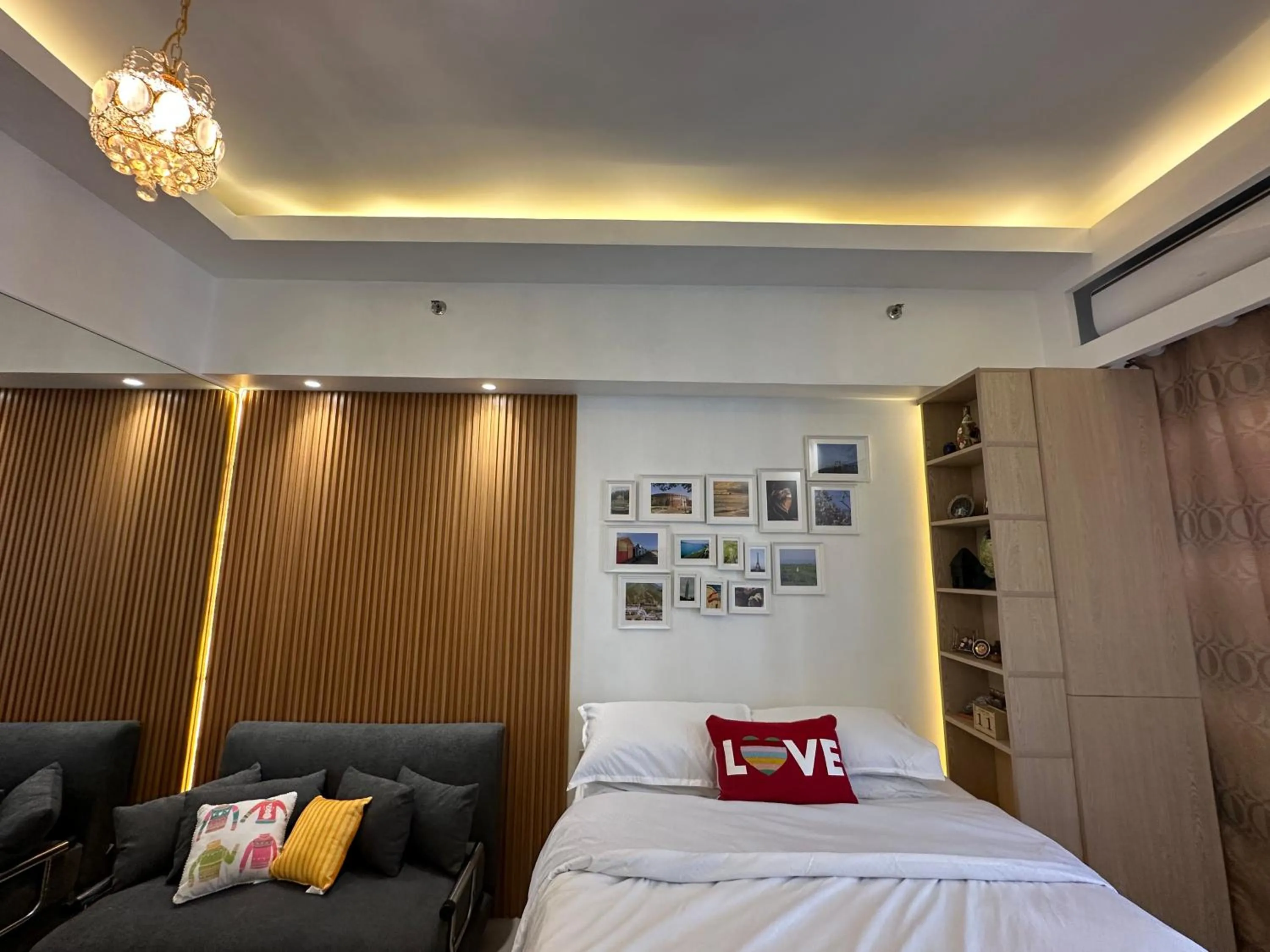 Bed in Homey Condo by the Bay