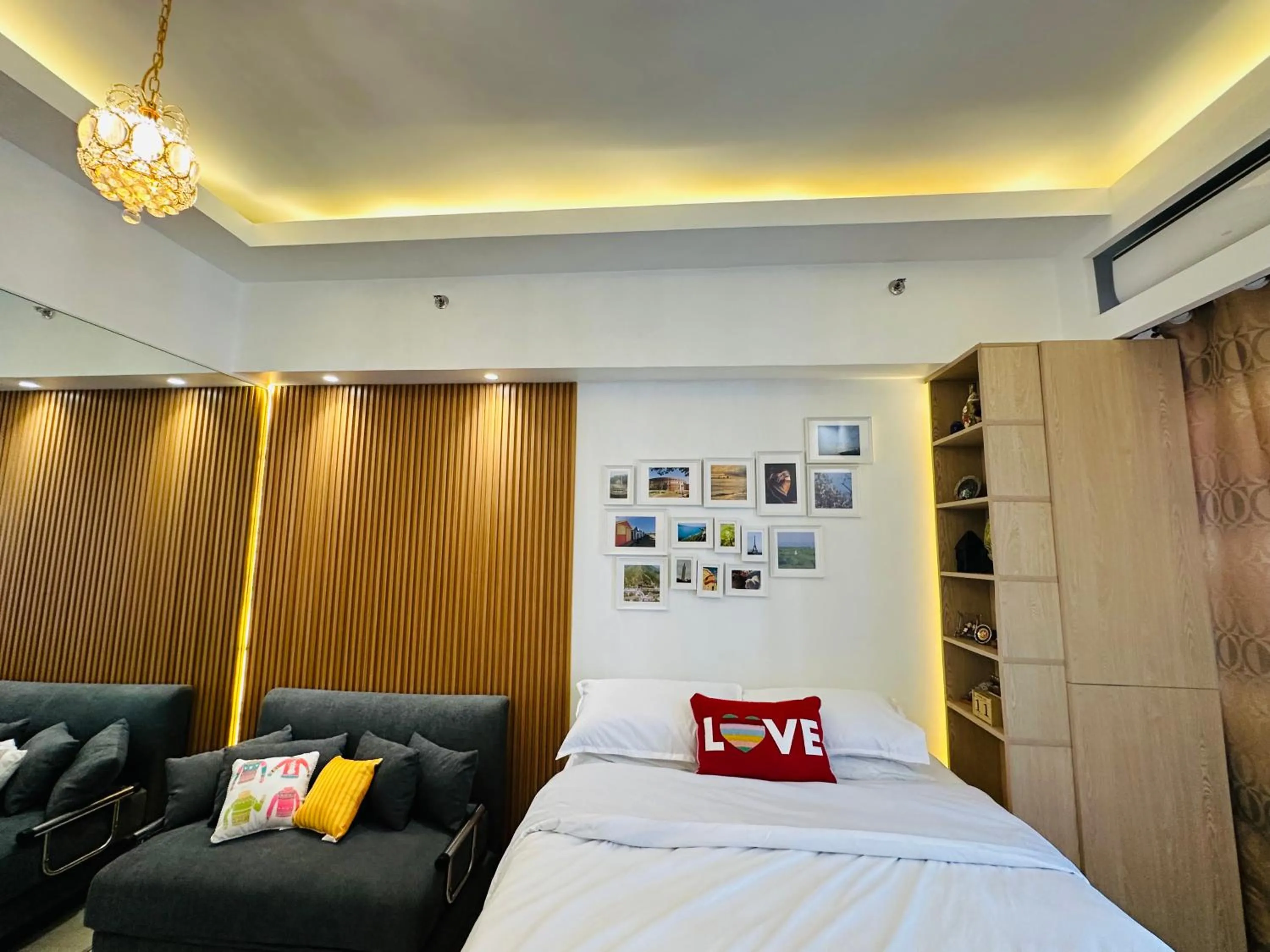 Bed in Homey Condo by the Bay