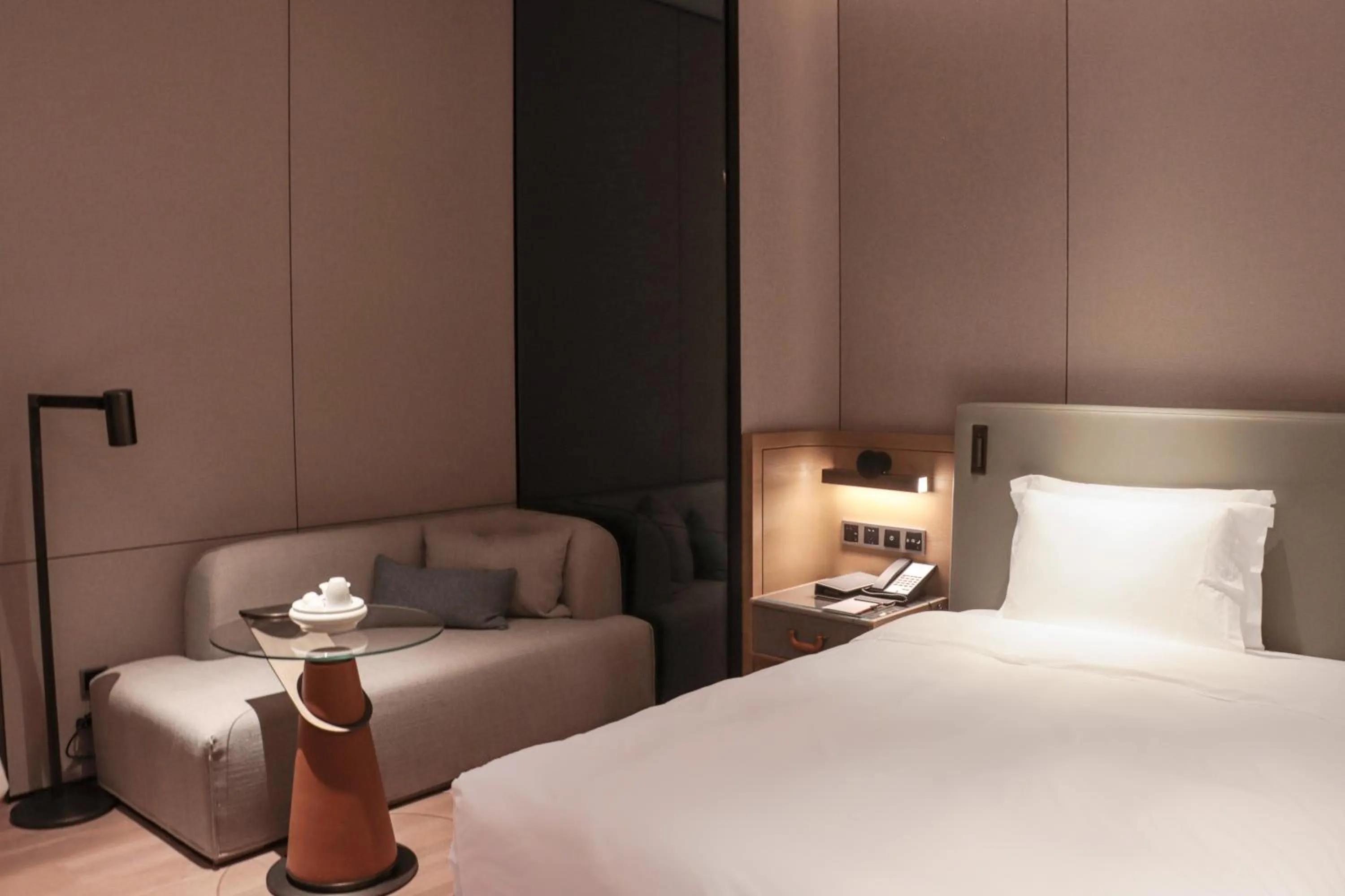 Bed in Crowne Plaza Chaozhou Riverside by IHG