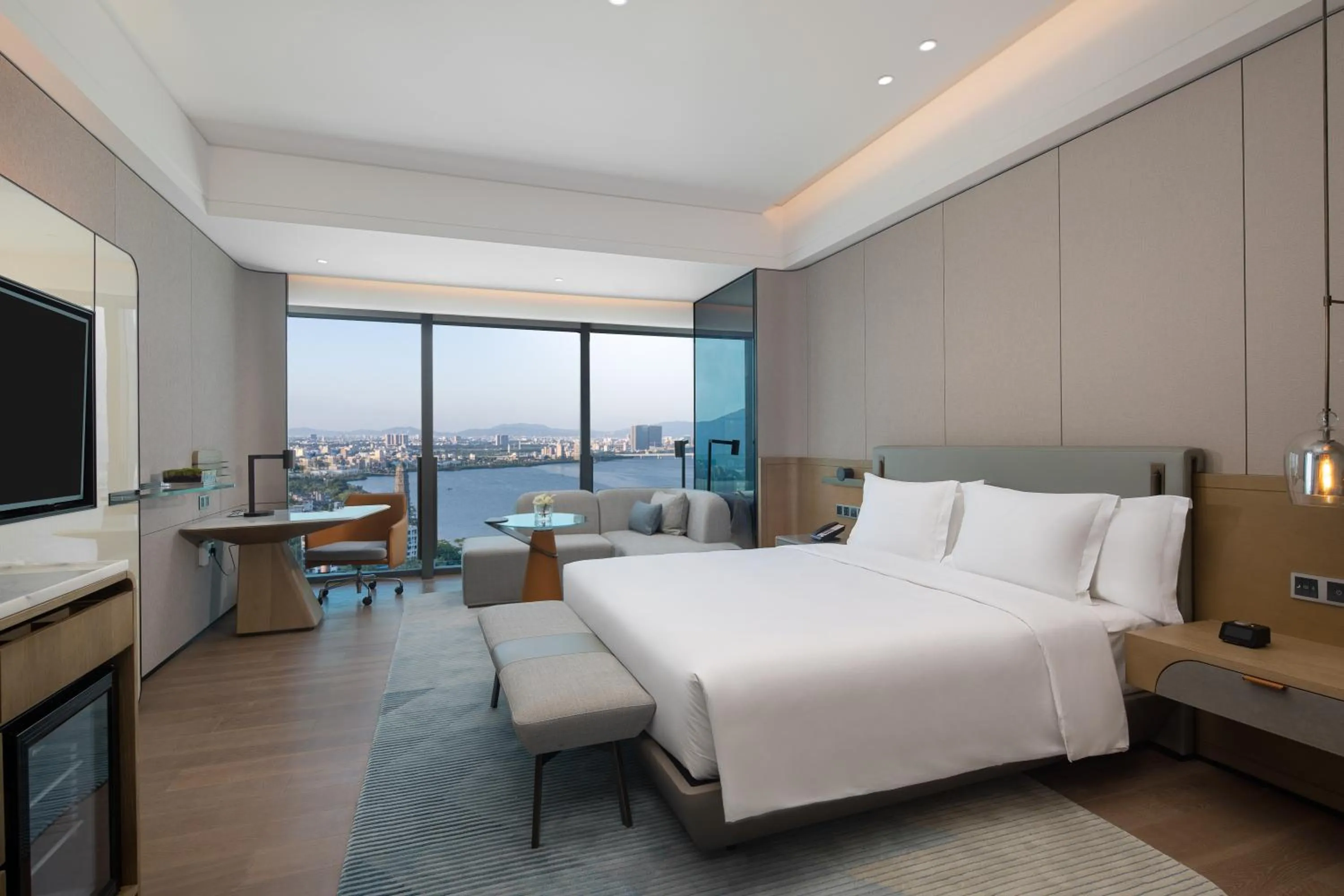 Bed in Crowne Plaza Chaozhou Riverside by IHG