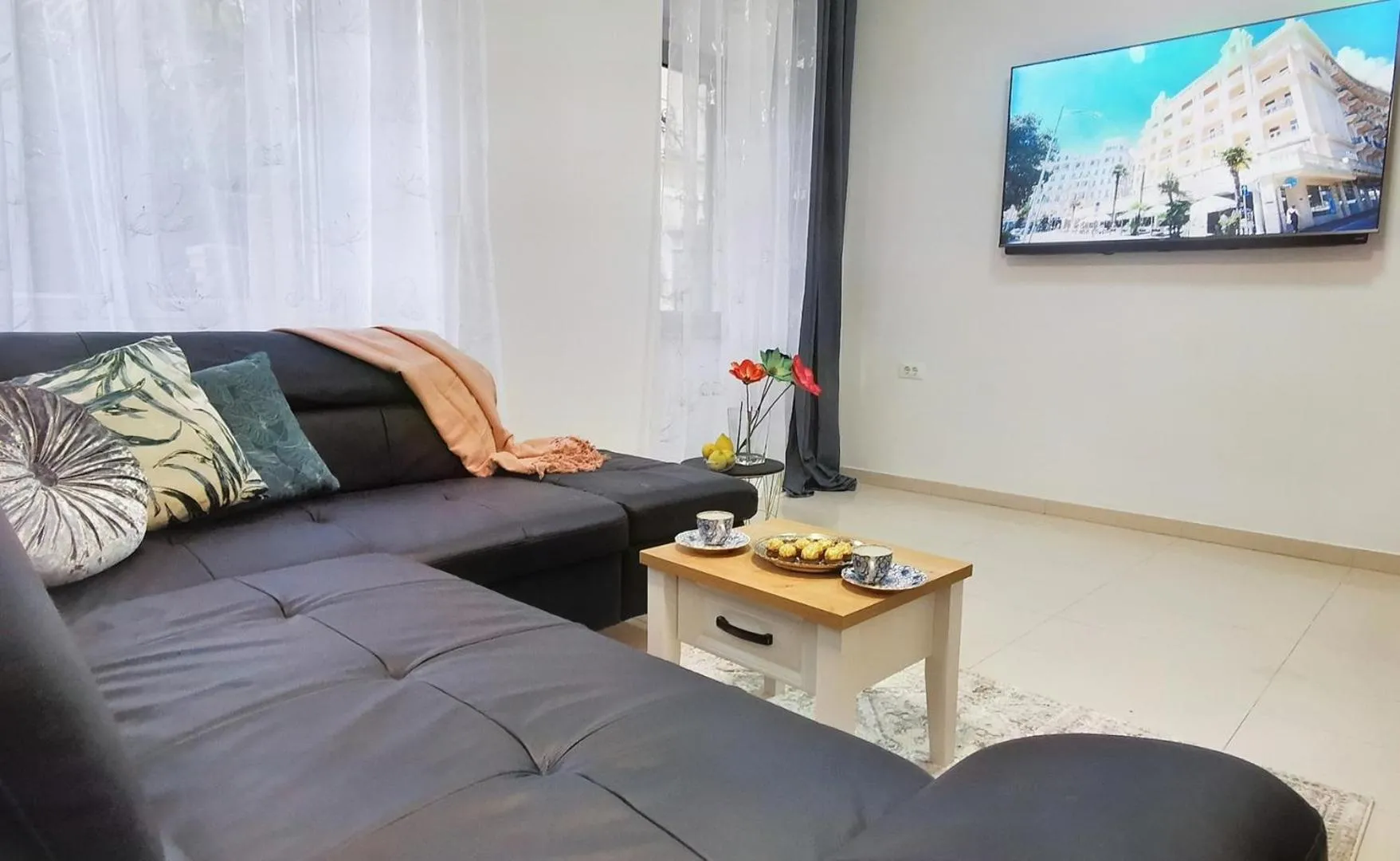 TV and multimedia in Elegance Suite - "100m from the Beach with Free Parking and Garden"