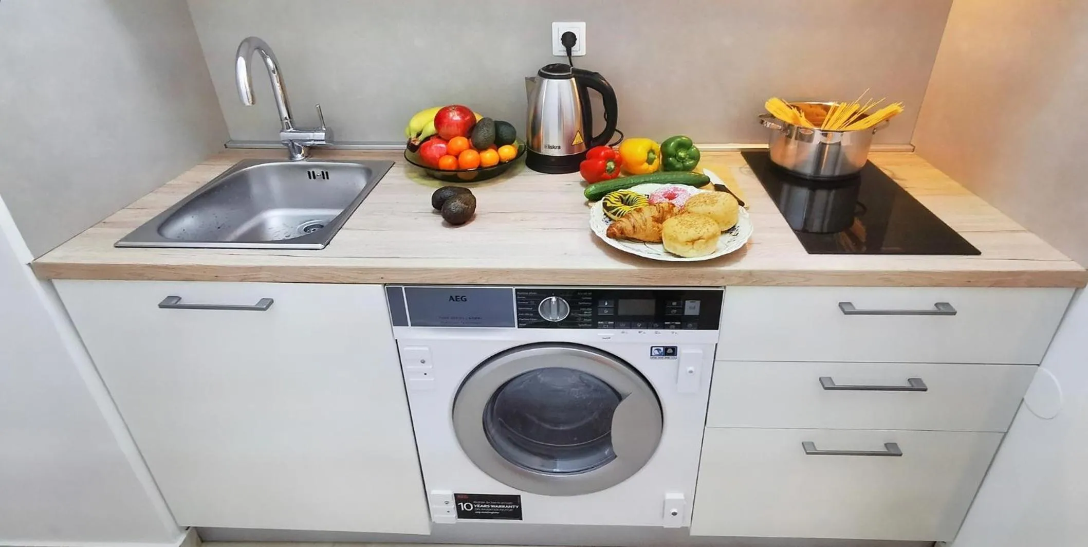 Coffee/tea facilities in Elegance Suite - "100m from the Beach with Free Parking and Garden"