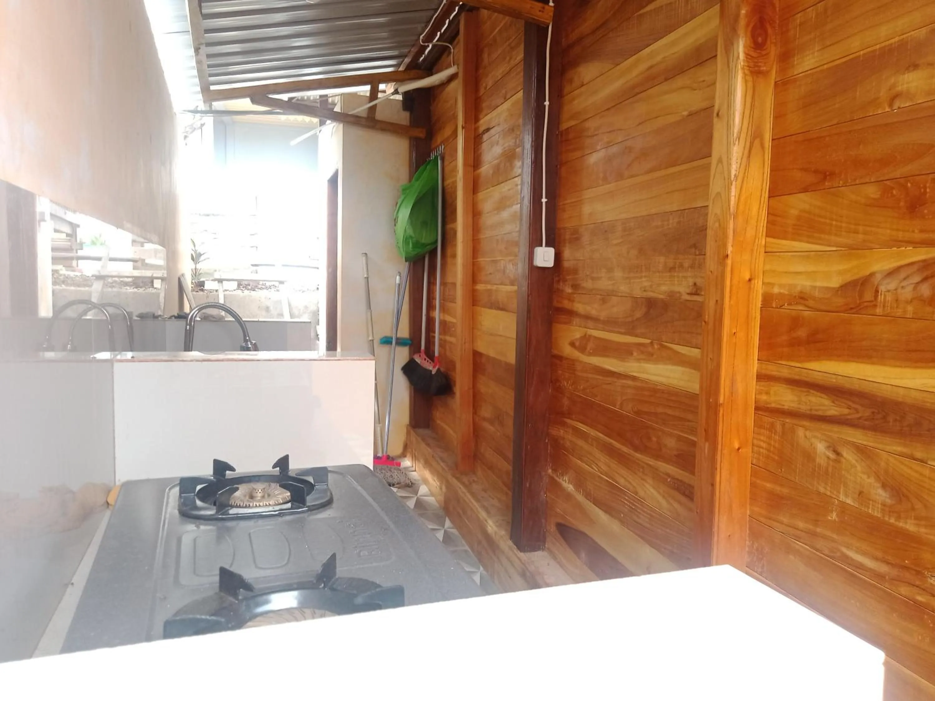 Kitchen or kitchenette in An Nur Homestay Bira Beach