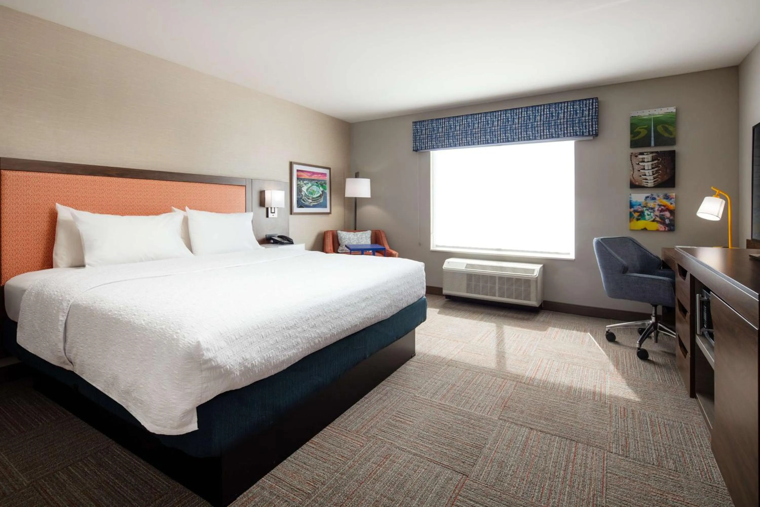 Bedroom in Hampton Inn Green Bay Stadium, Wi