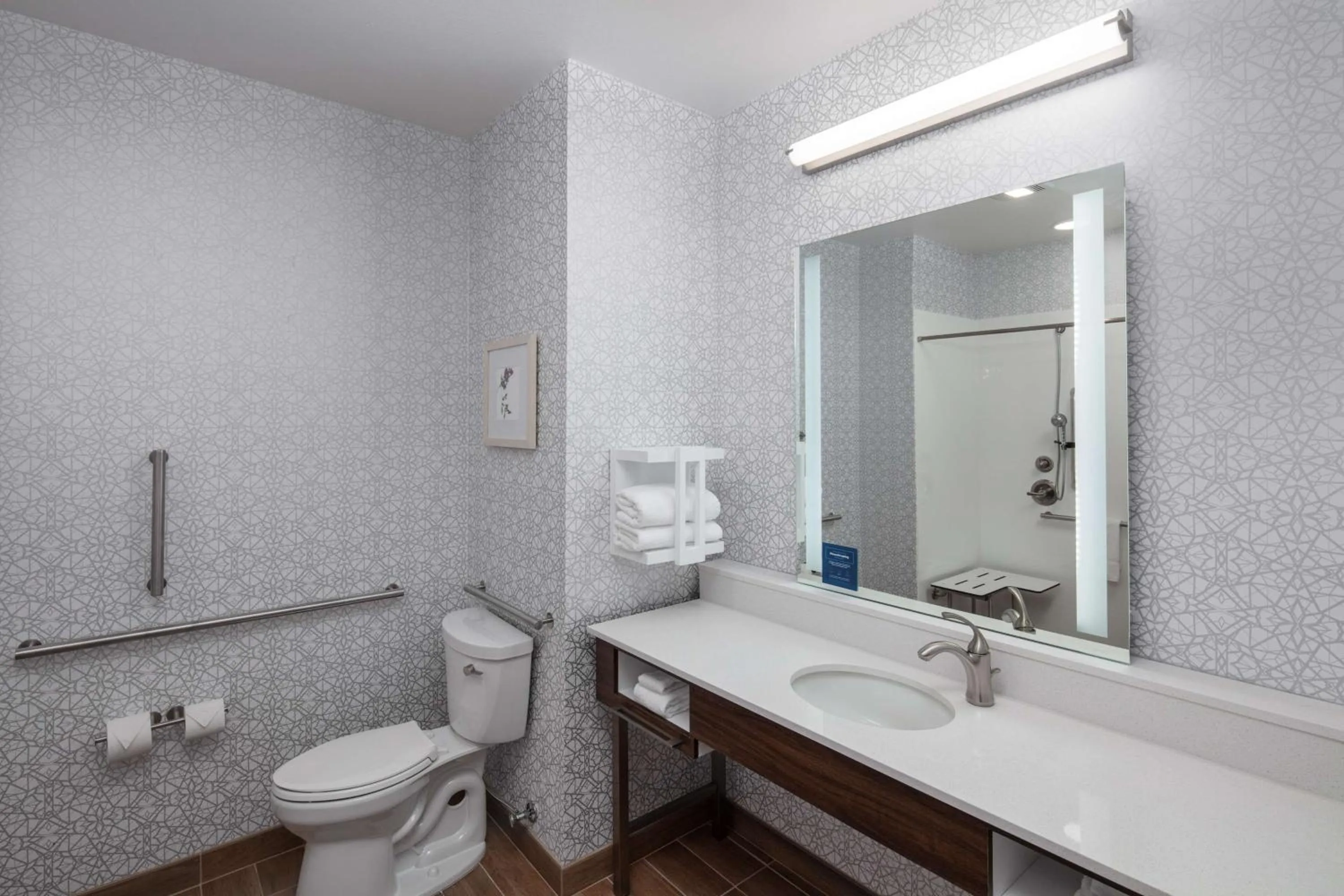 Bathroom in Hampton Inn Green Bay Stadium, Wi