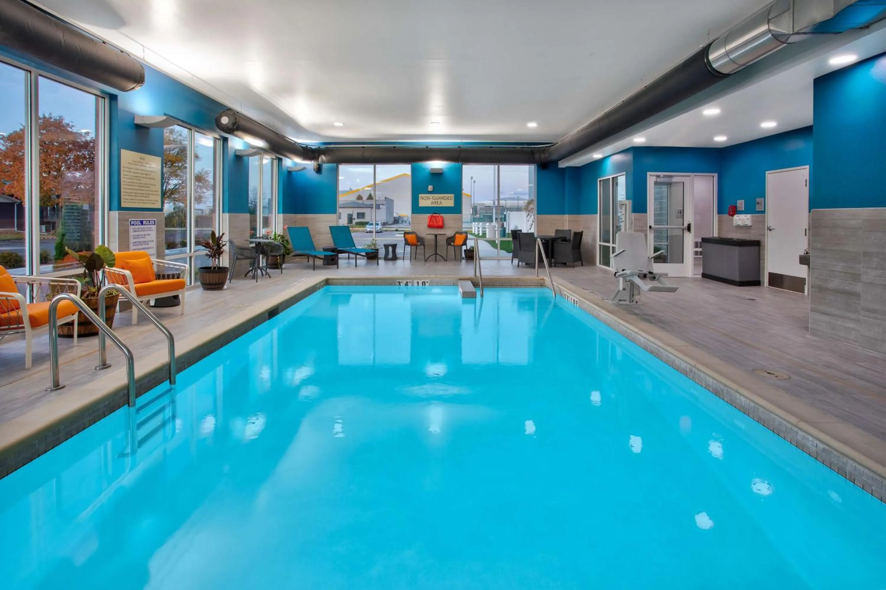 Pool view in Hampton Inn Green Bay Stadium, Wi