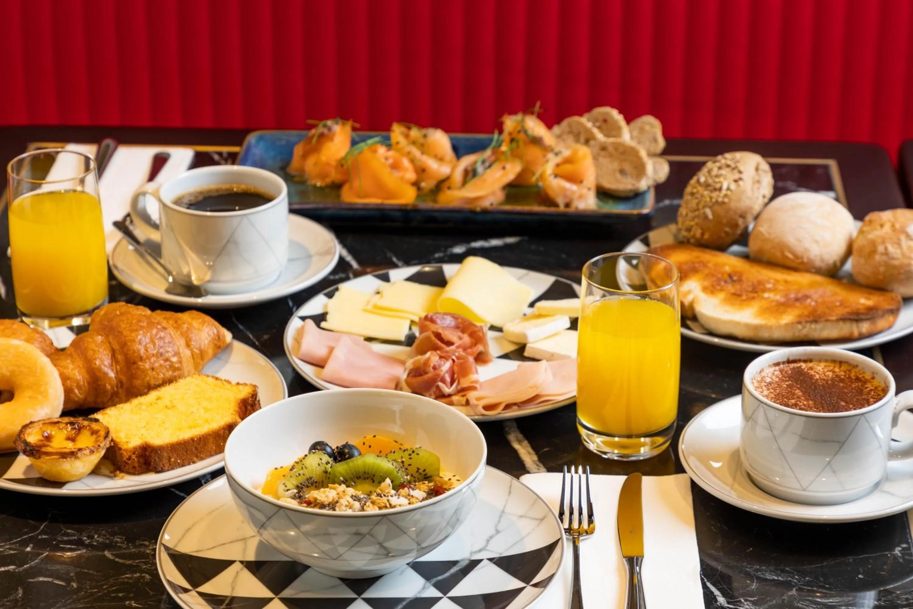 Breakfast in Arts Hotel Porto, Tapestry Collection By Hilton