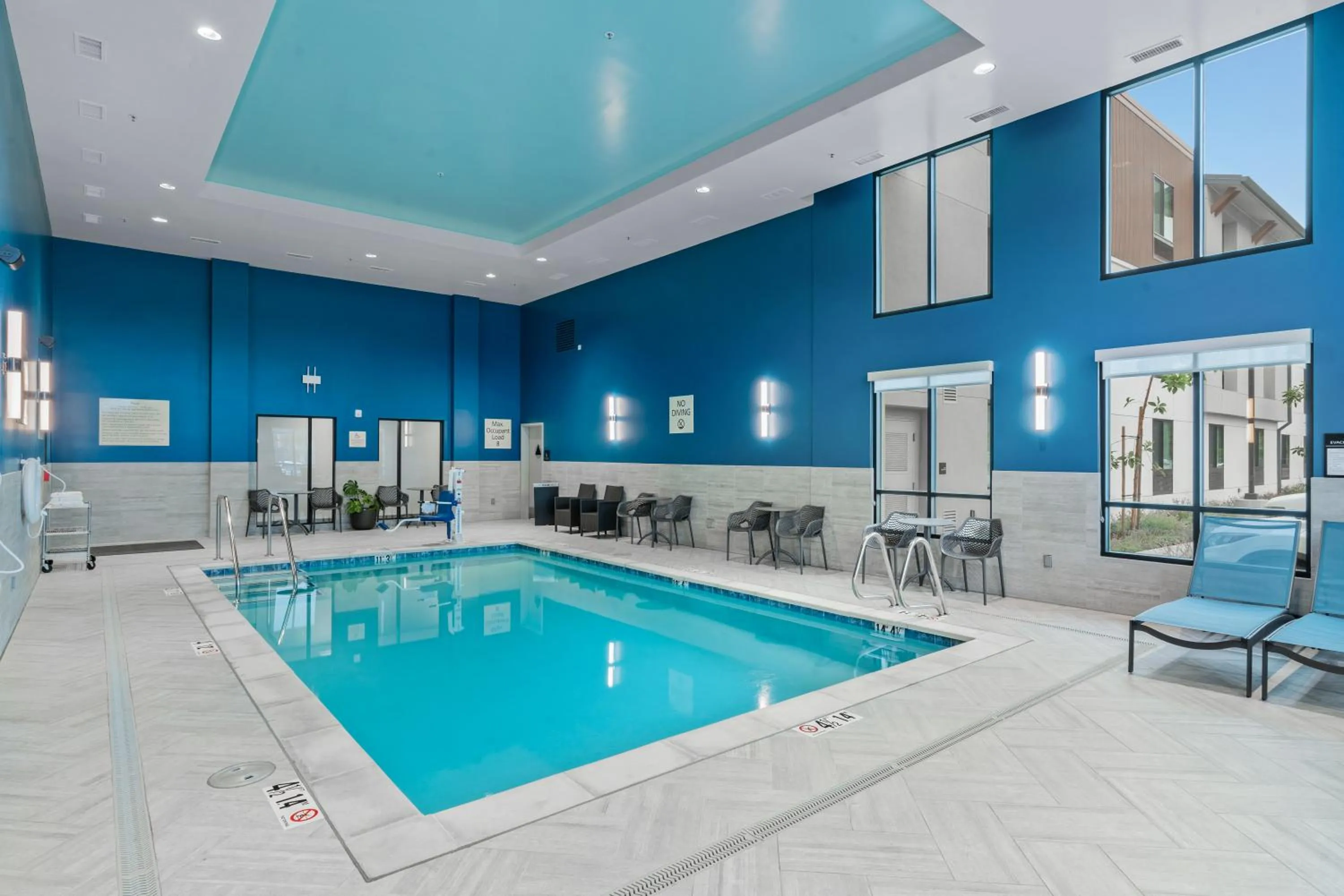 Swimming pool in Hampton Inn Morro Bay