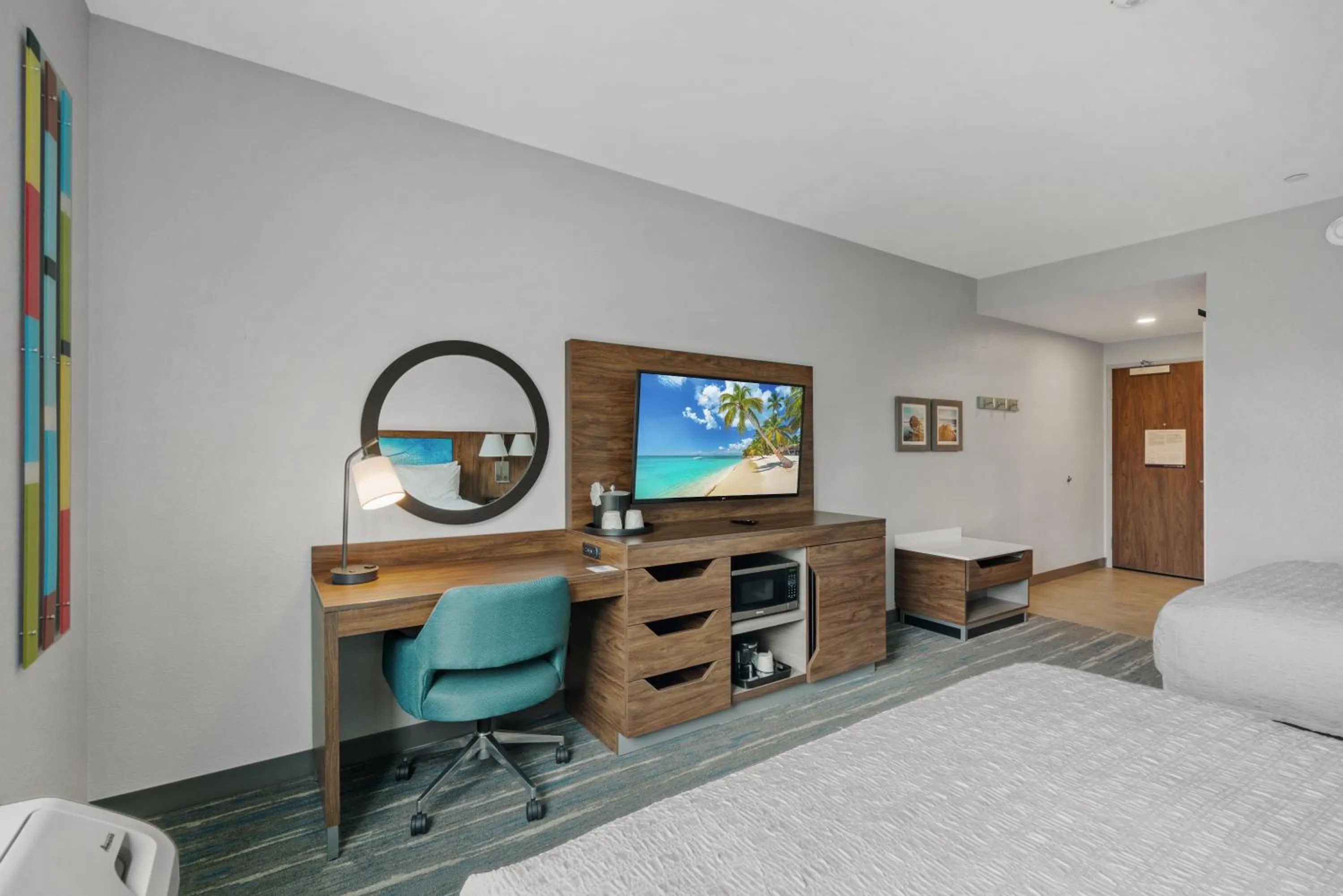 Bedroom, Bed in Hampton Inn Morro Bay