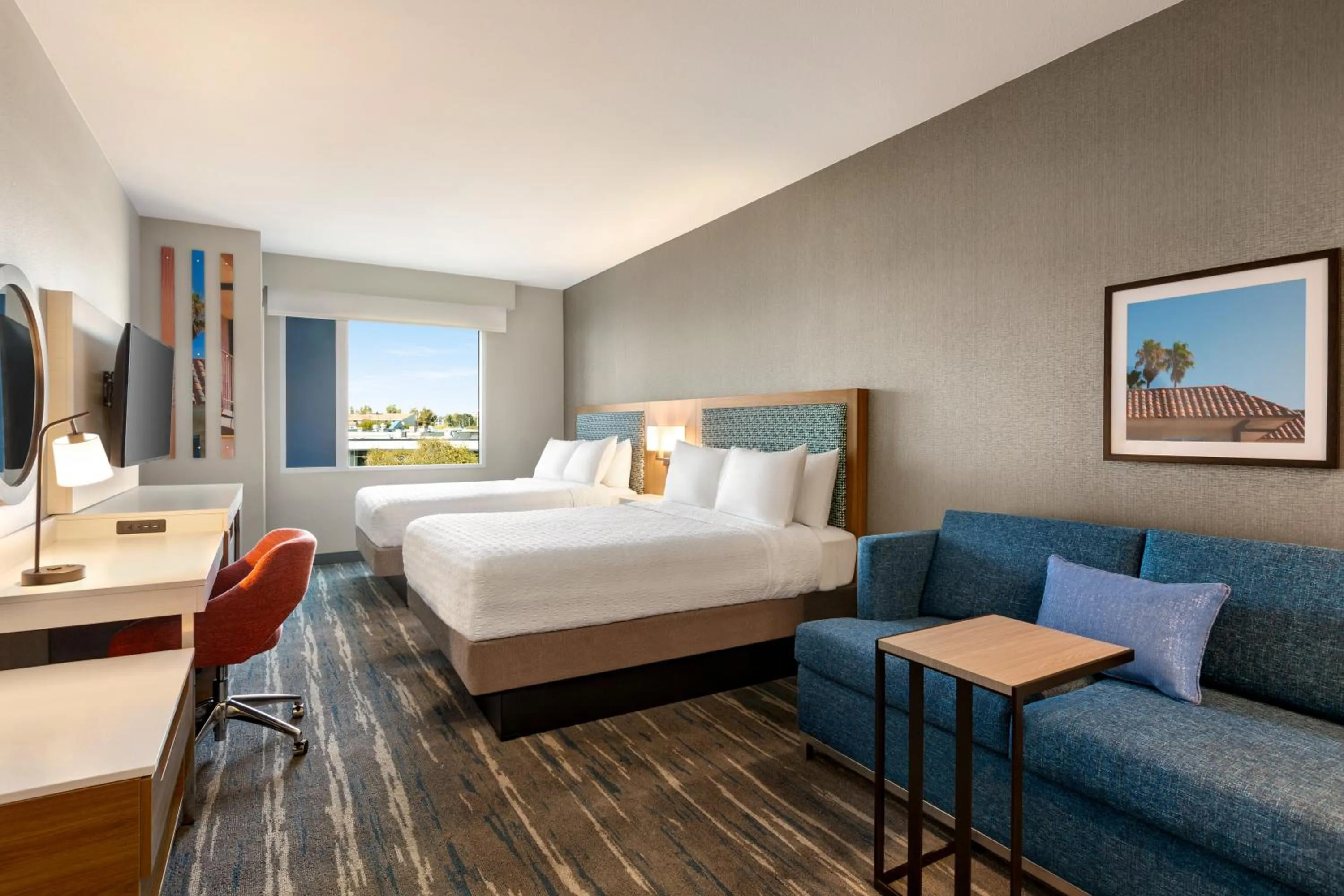 Bed in Hampton Inn & Suites San Mateo-San Francisco Airport