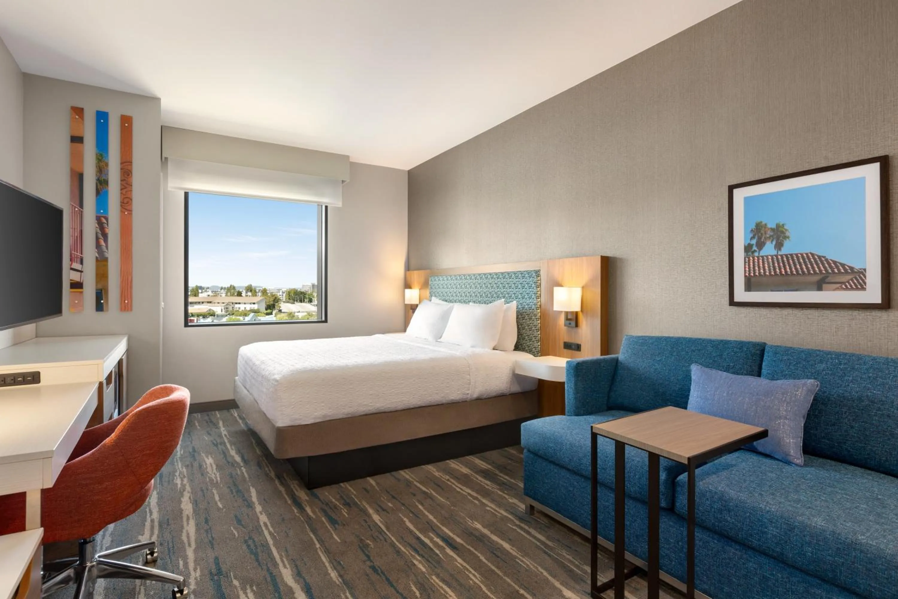 Bed in Hampton Inn & Suites San Mateo-San Francisco Airport