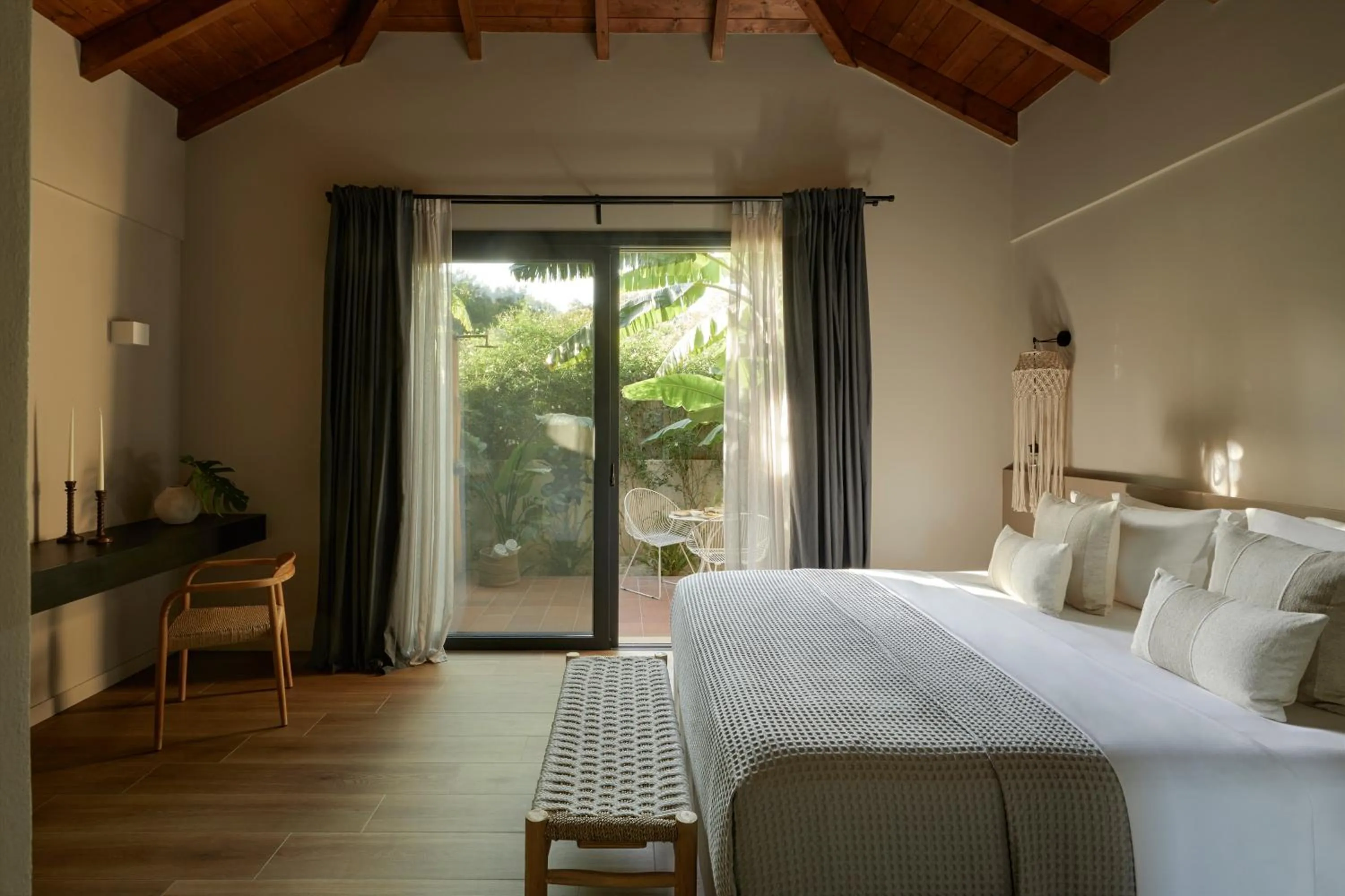 Shower, Bed in Poesia Suites