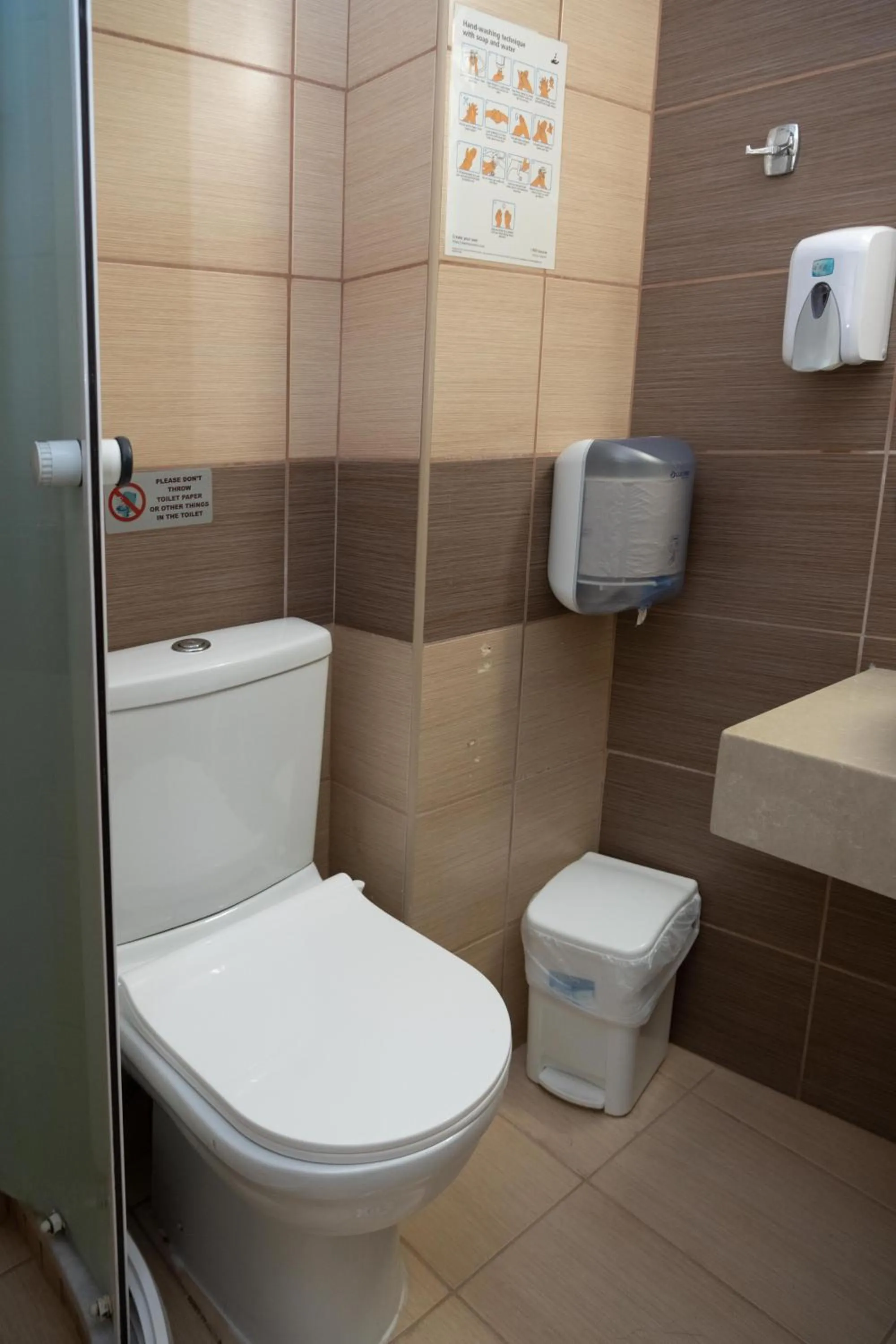 Bathroom in Kronos Hotel