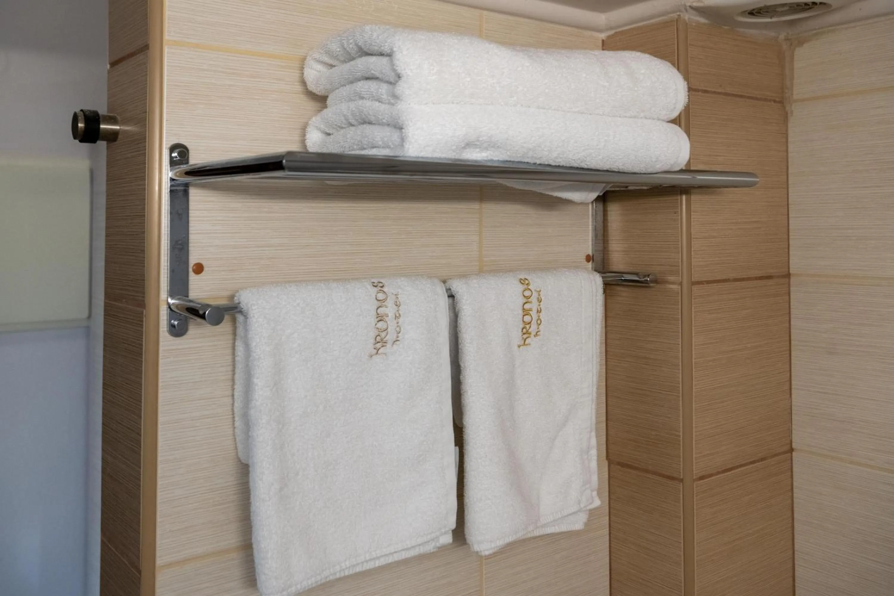 Shower in Kronos Hotel