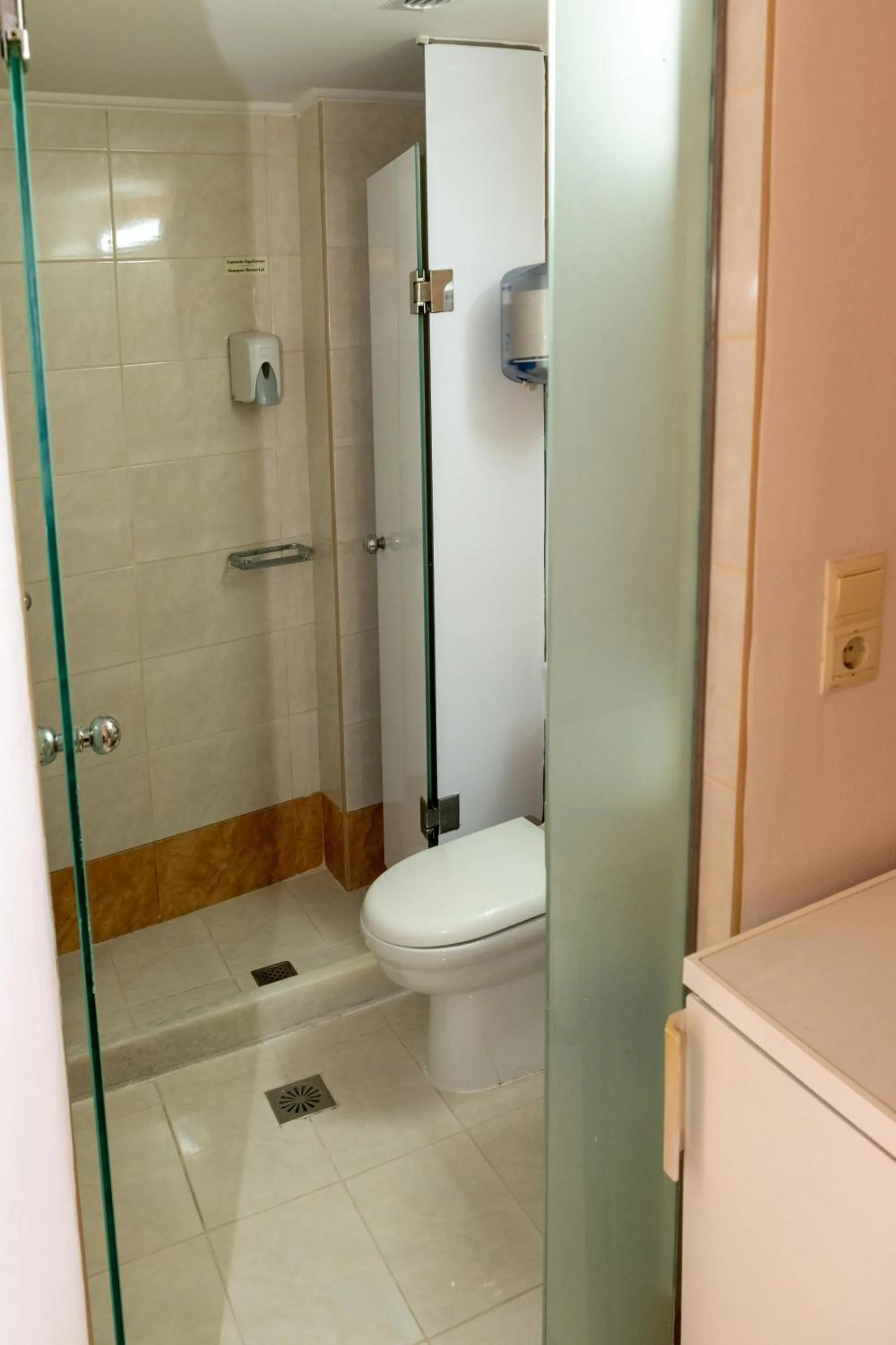 Shower in Kronos Hotel