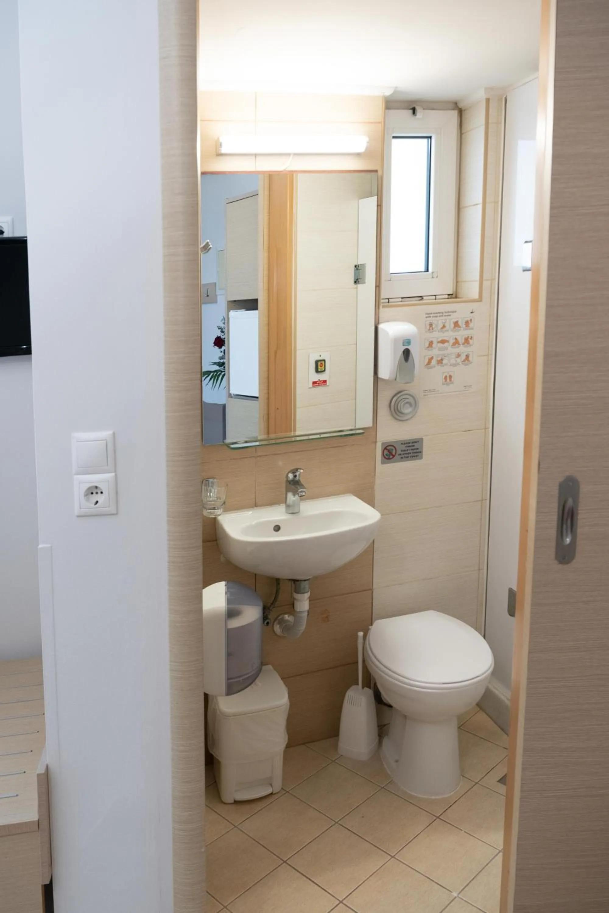 Shower in Kronos Hotel