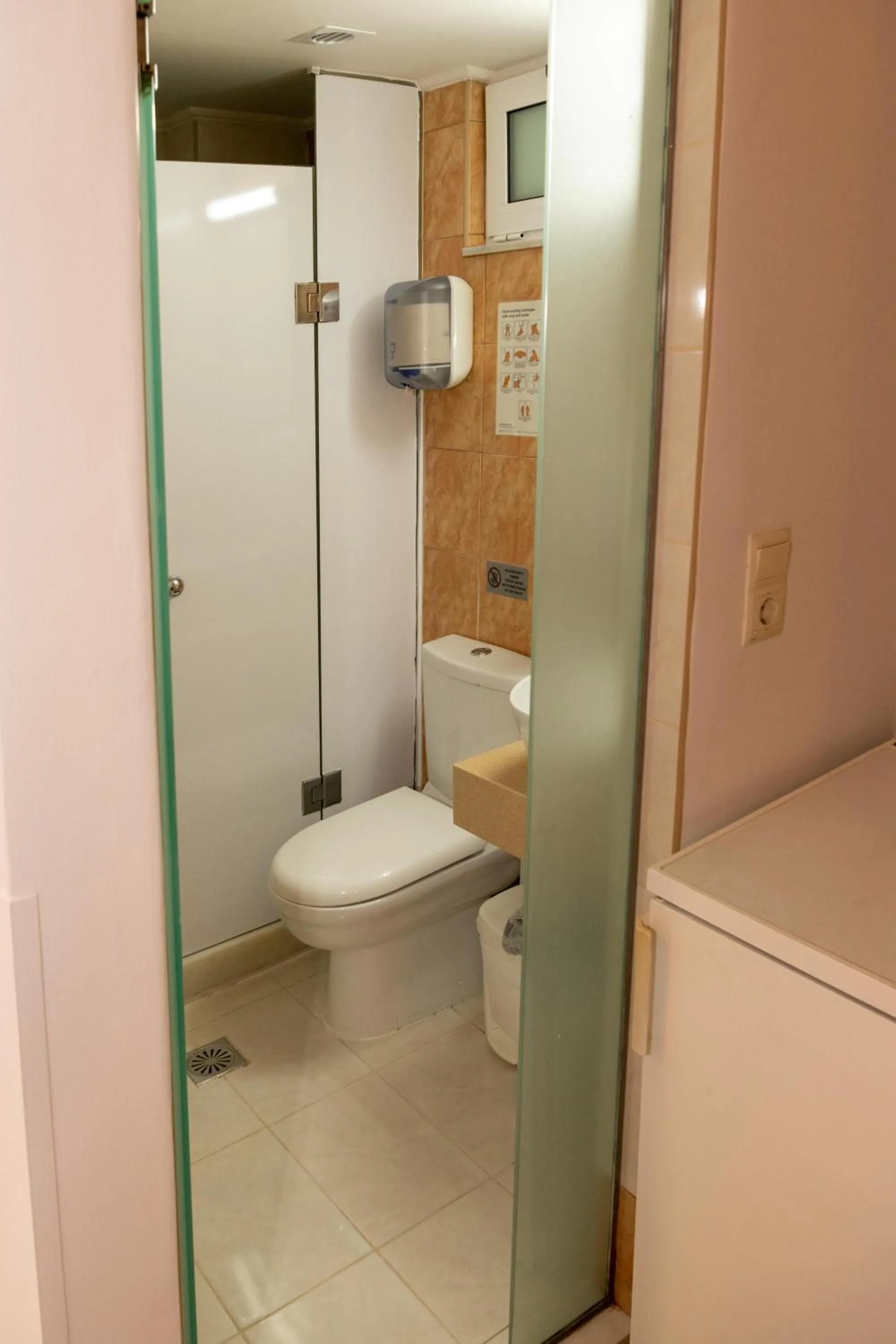 Shower in Kronos Hotel