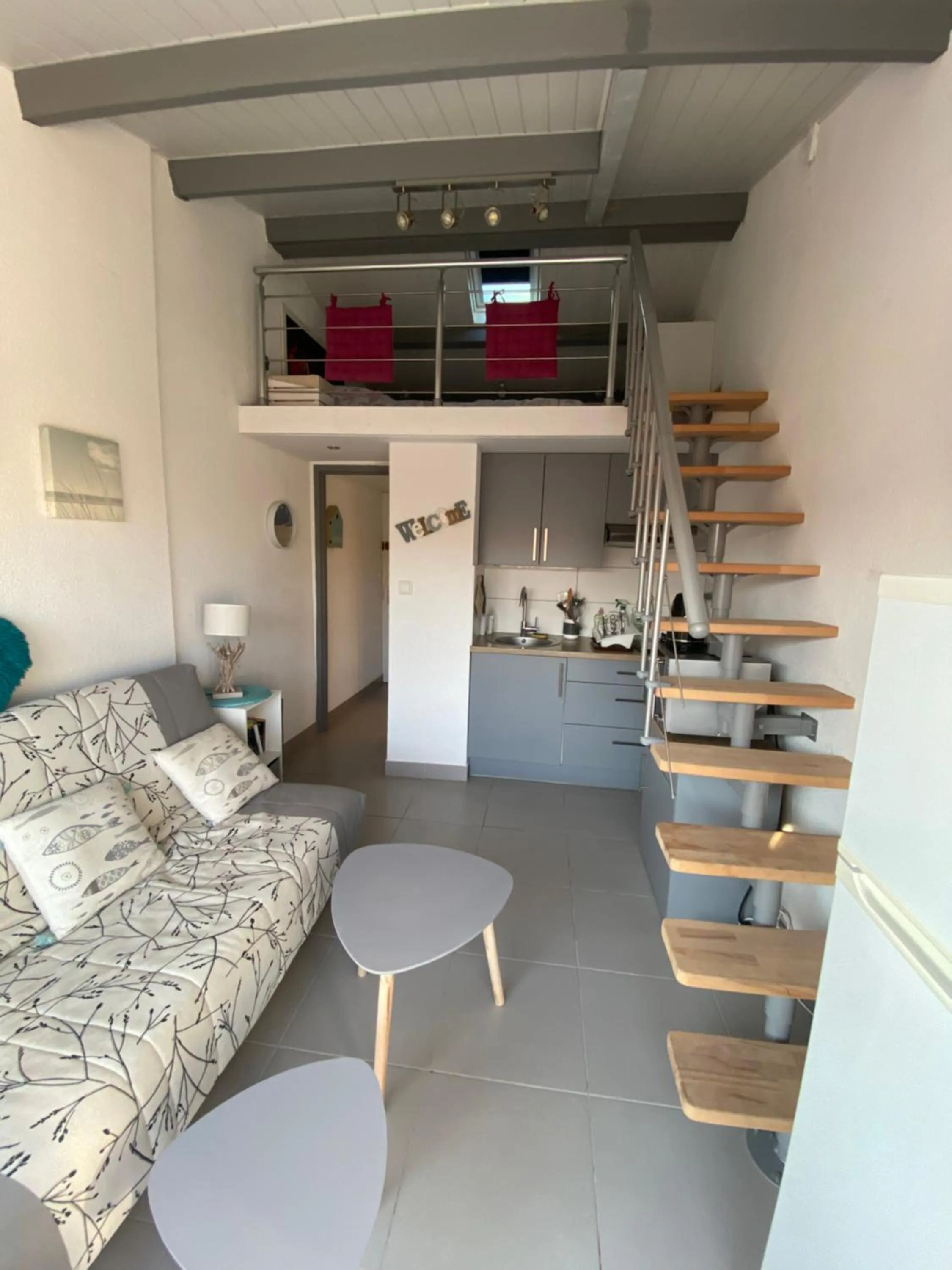 746 Aphrodite naturiste