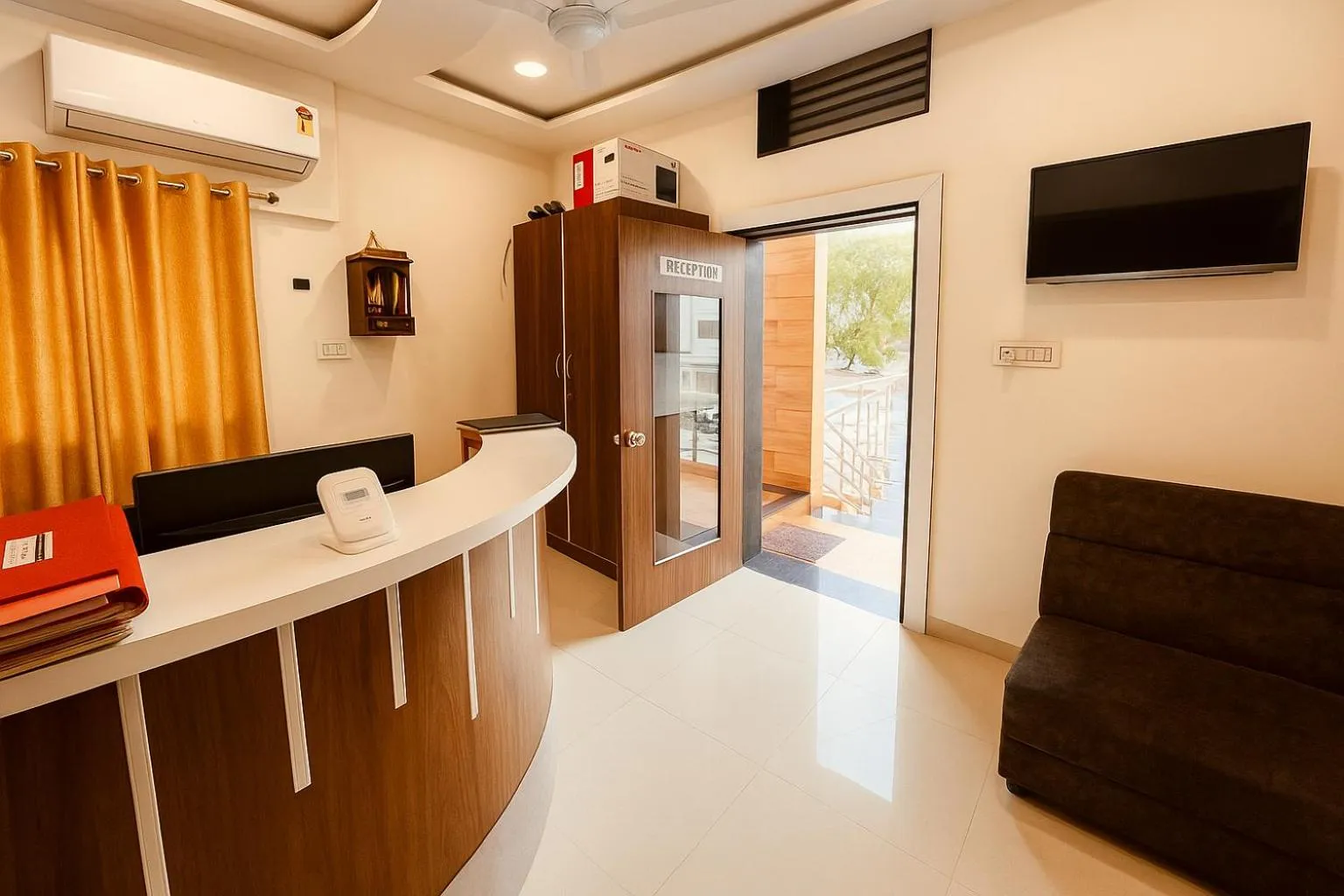Lobby or reception in Stay Guru Hari Om Residency