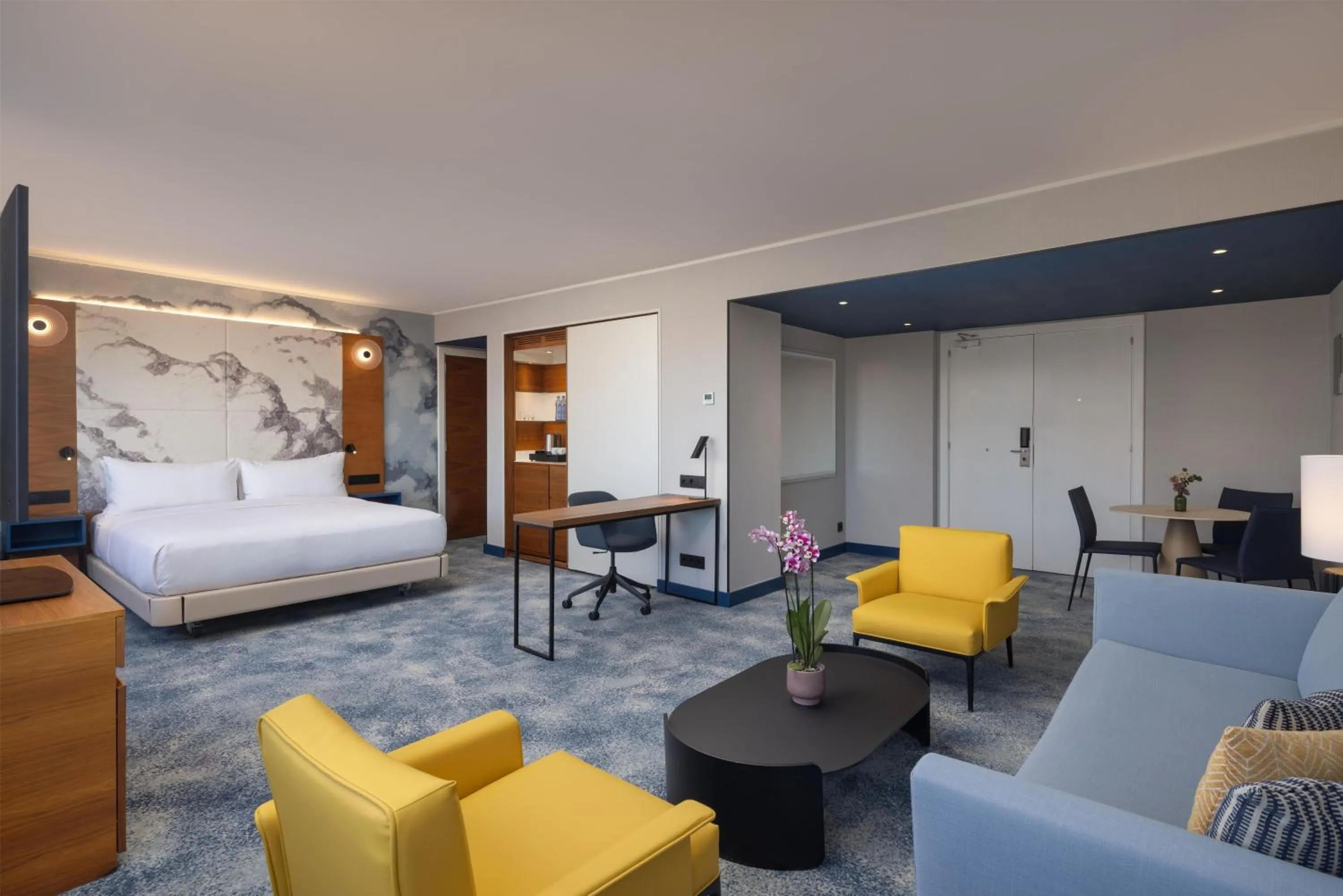 Living room, Bed in Hilton Barcelona