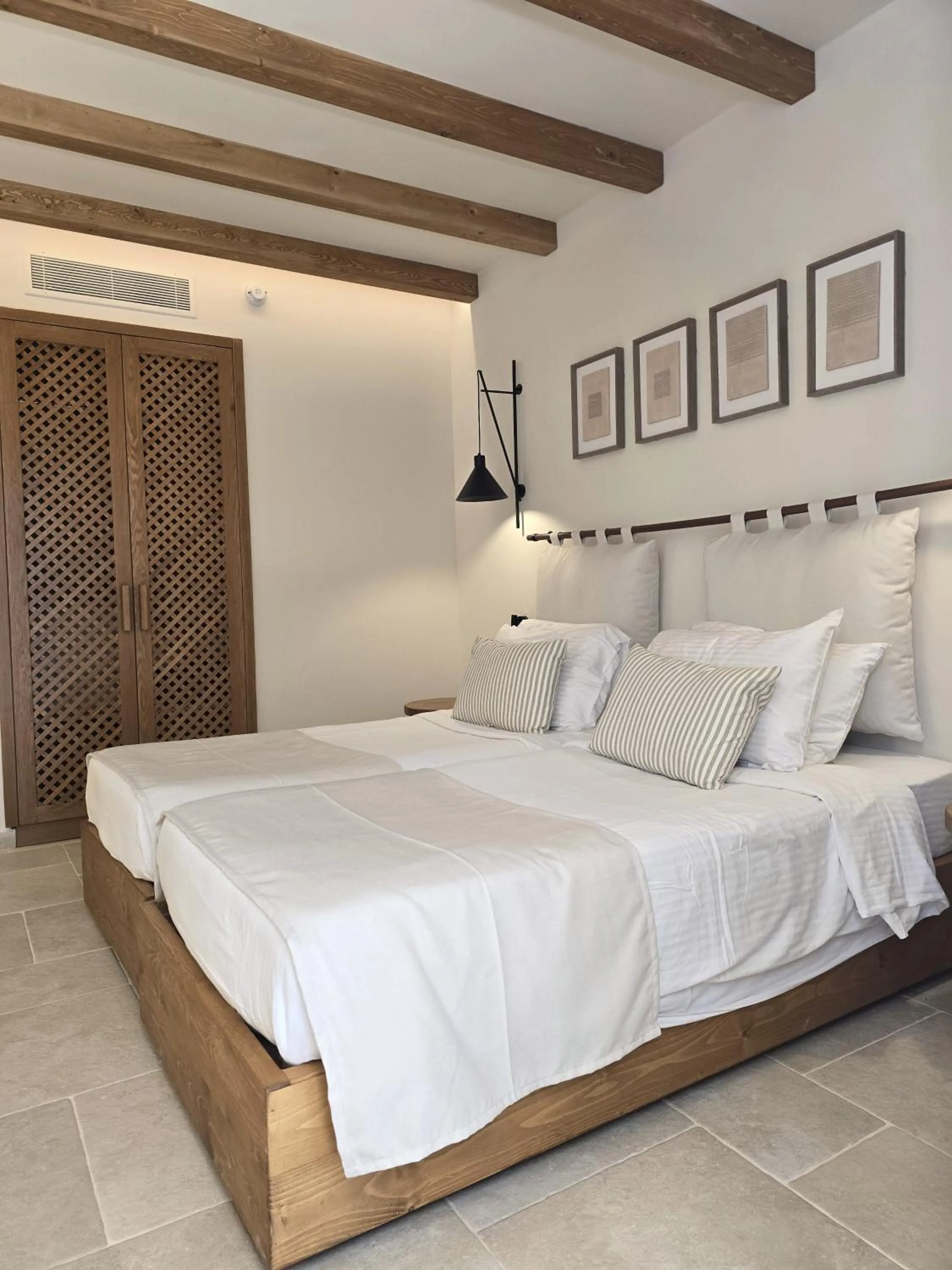 Bed in Aegean Houses