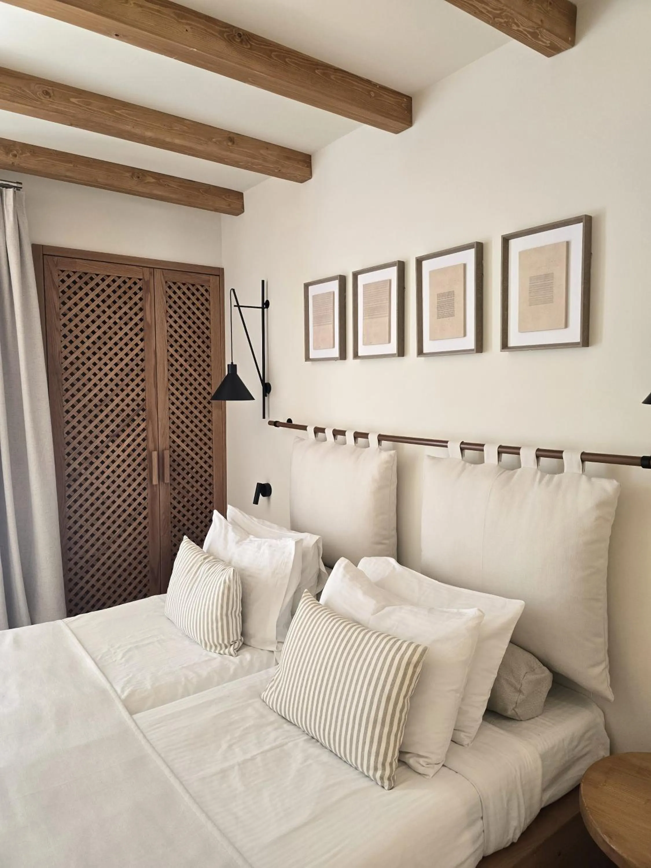 Bed in Aegean Houses