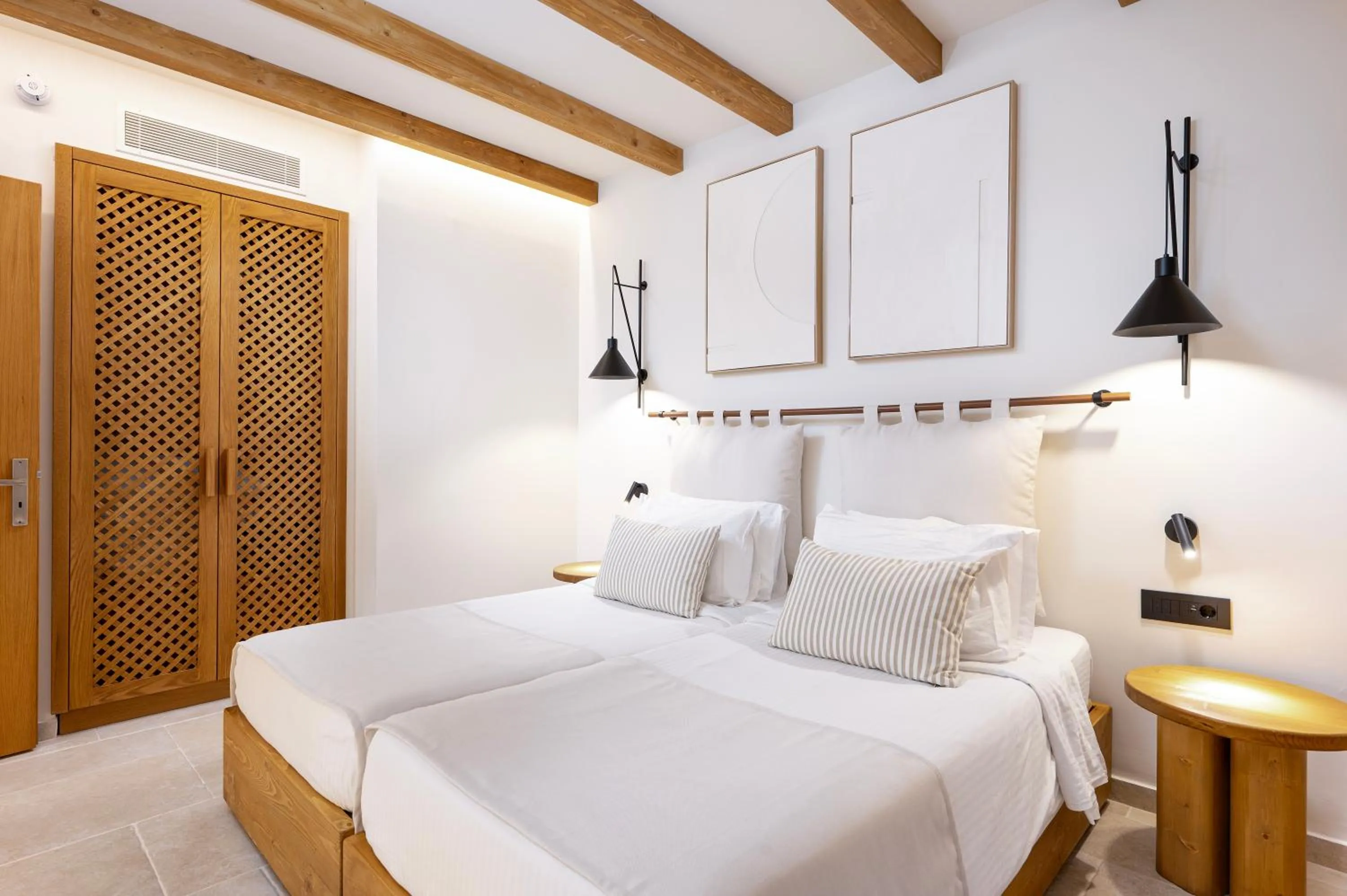 Bed in Aegean Houses