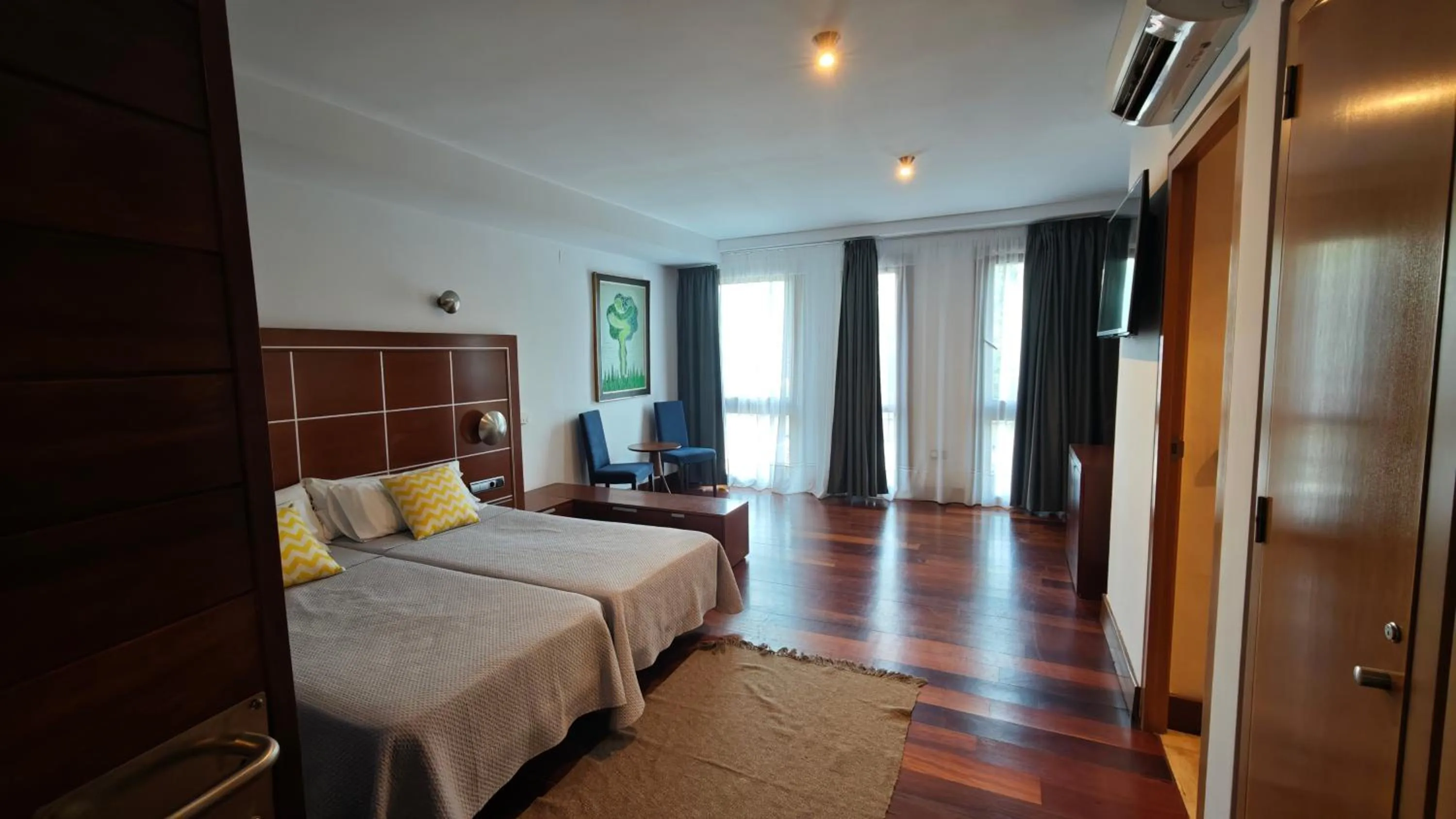 Photo of the whole room, Bed in Acinipo