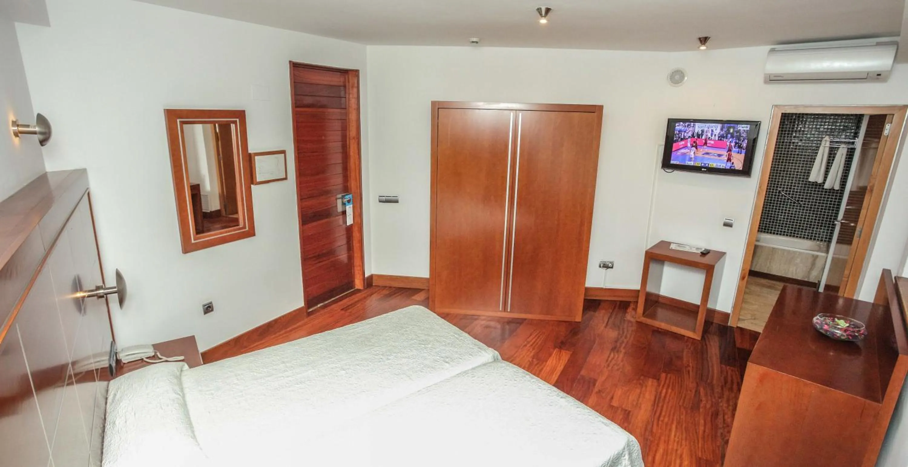 TV and multimedia, Bed in Acinipo