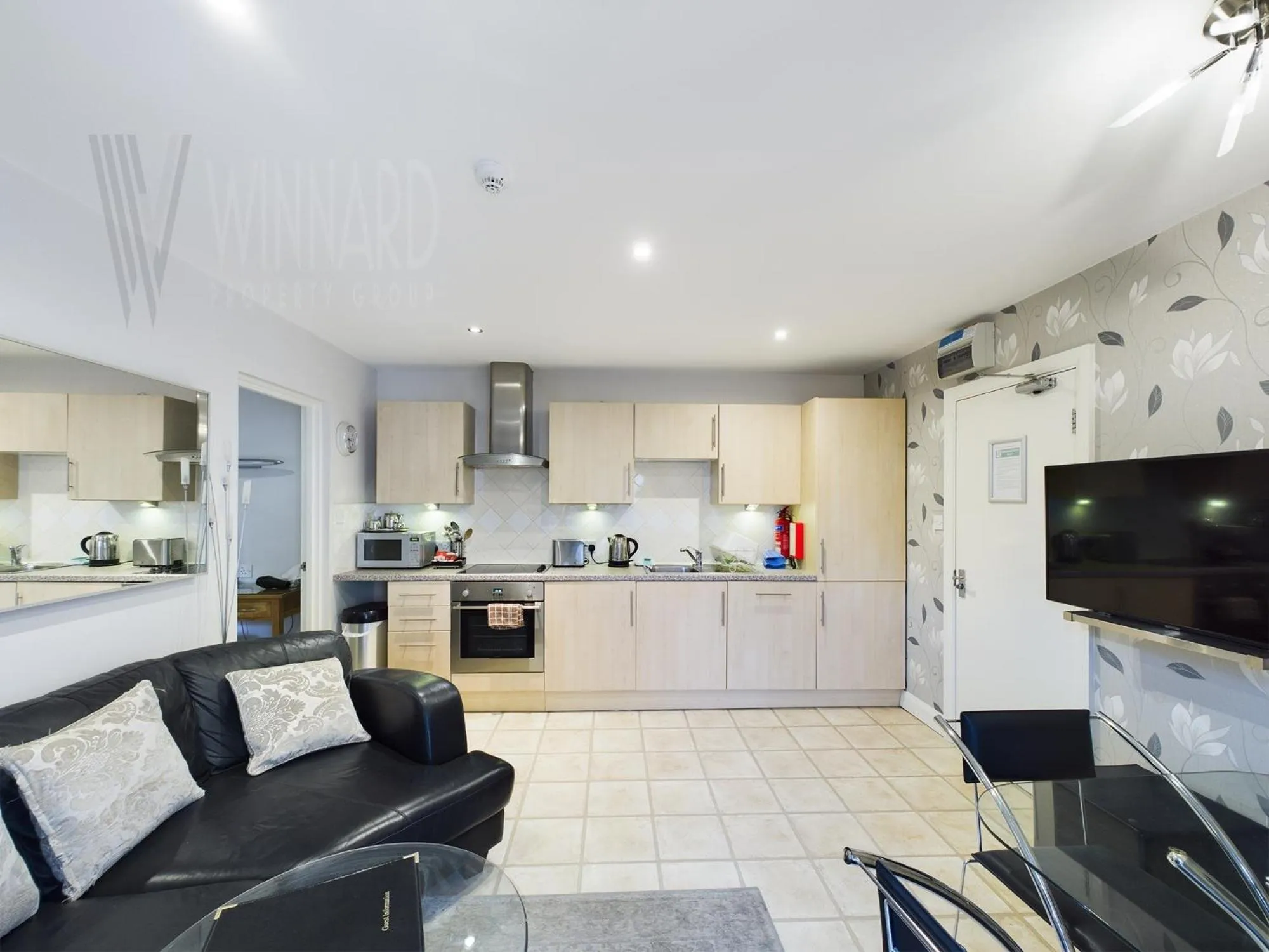 Kitchen or kitchenette in Sandbanks Suite