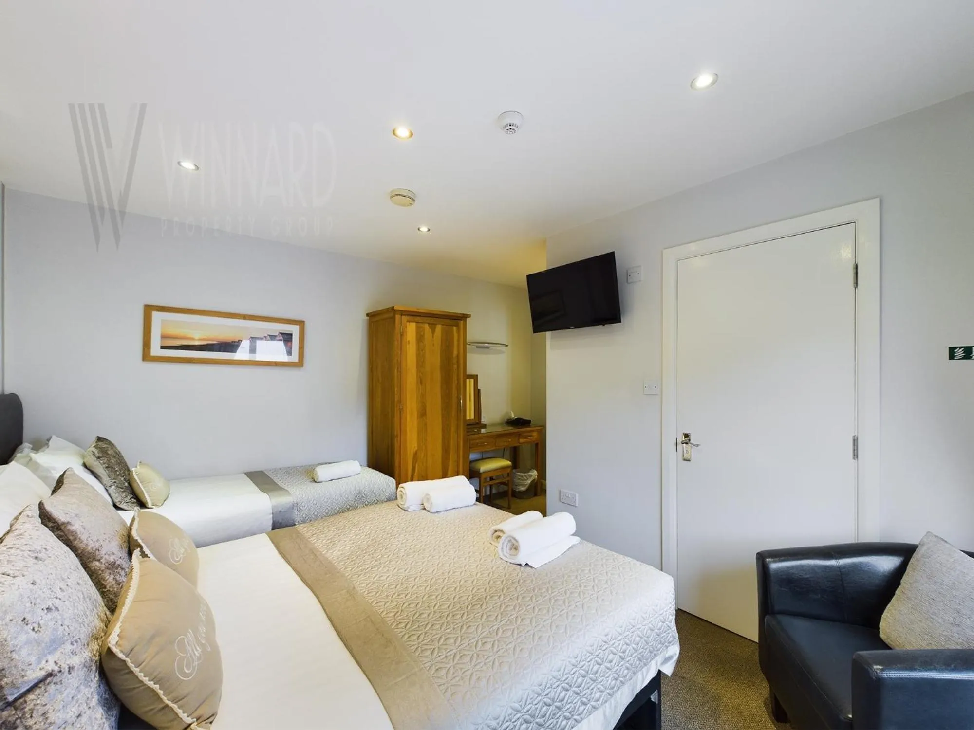 Bedroom, Bed in Sandbanks Suite