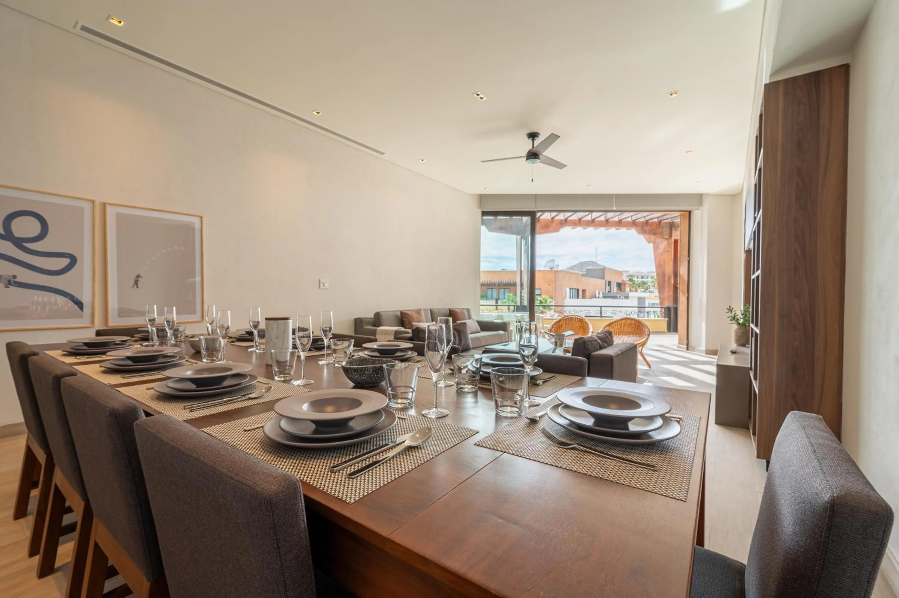 Dining area in Paraiso Residences Marina Cabo by Capitalia